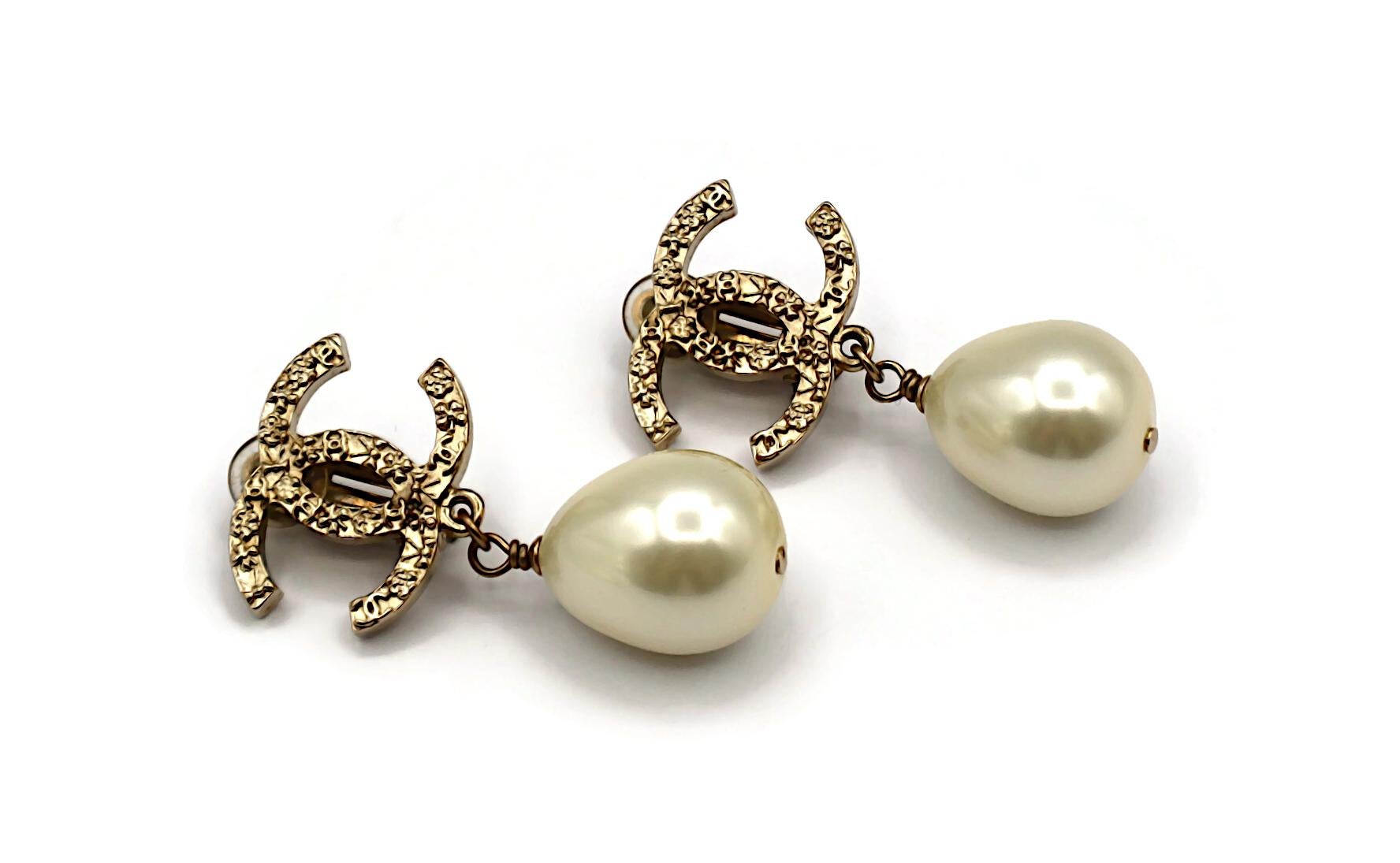 CHANEL CC Pearl Dangling Earrings For Sale 1