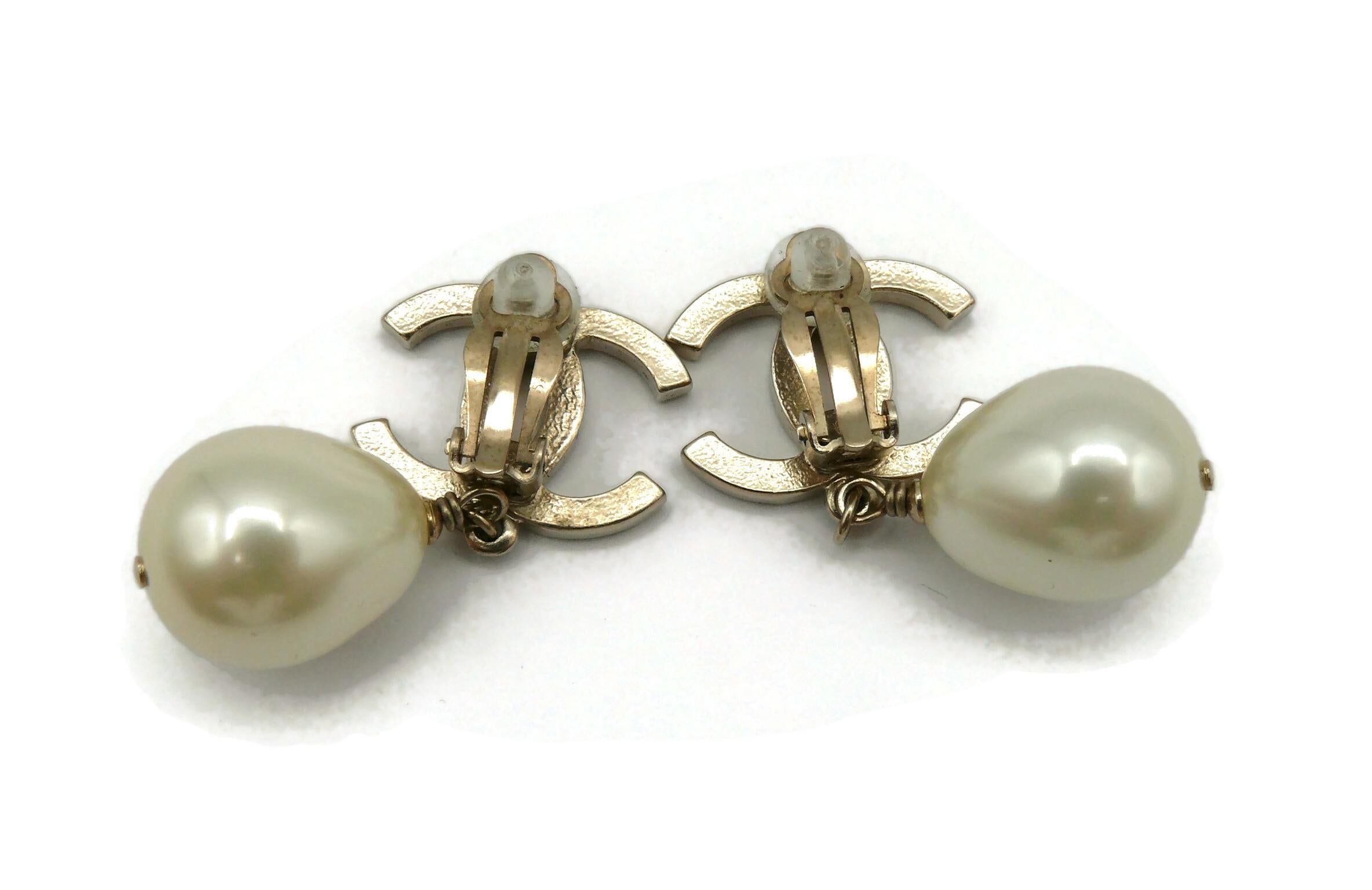 CHANEL CC Pearl Dangling Earrings 3