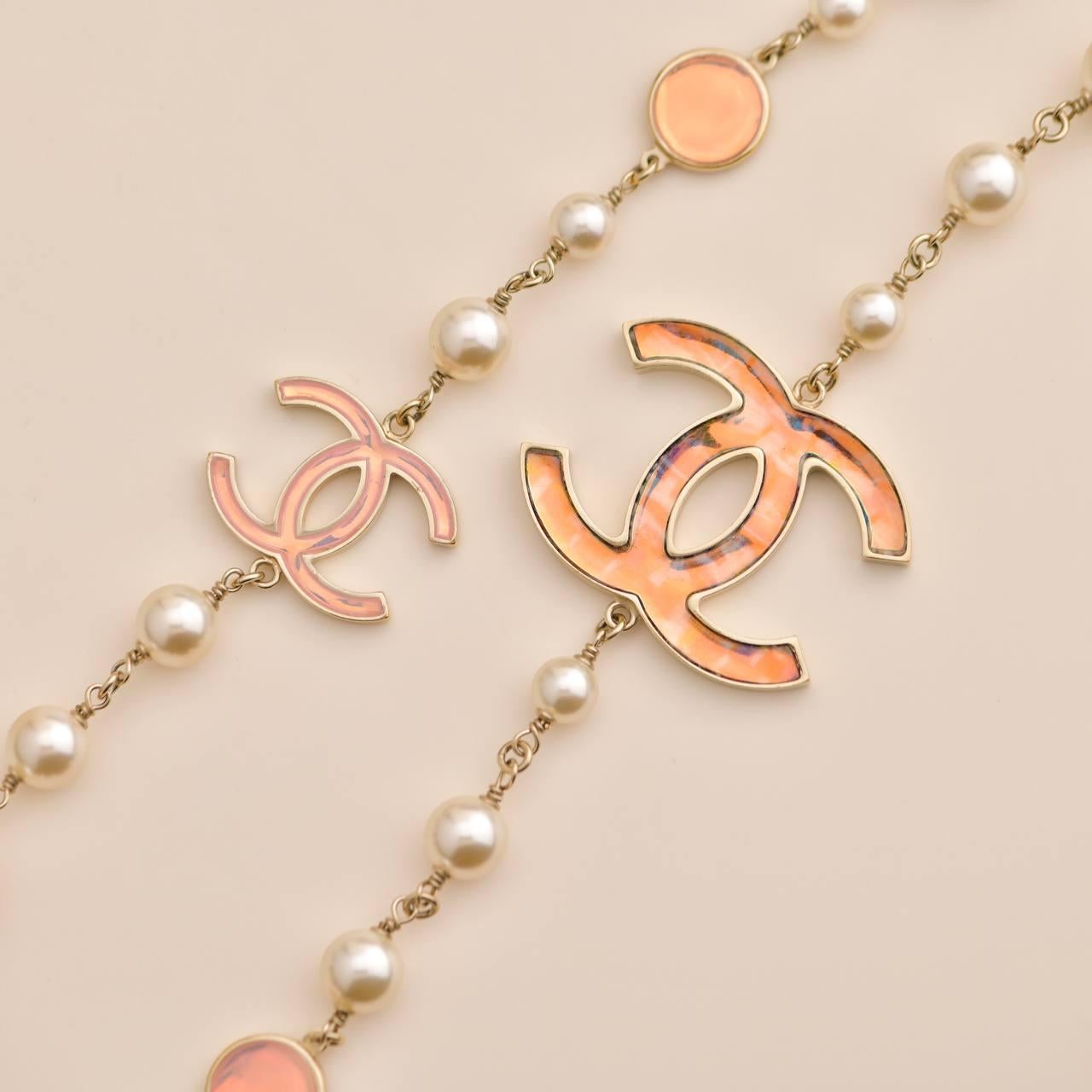 Baguette Cut Chanel CC Pearl Long Necklace For Sale