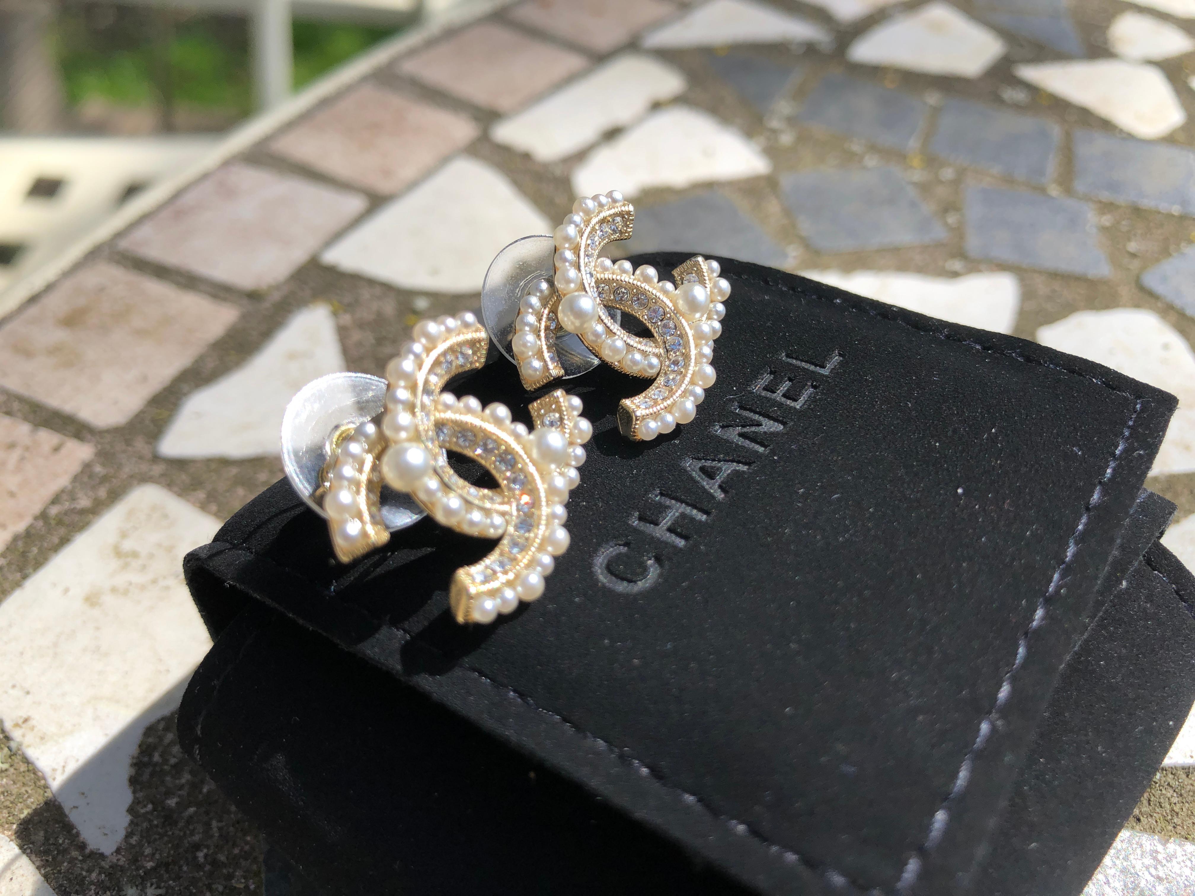 The Chanel CC pearl earrings make a fashionable twist to the classic Chanel earrings. Crafted in Pale gold-tone metal, the pearls come in an elegant cream hue. Ensemble these with formals in white, as these could be mixed and matched for an