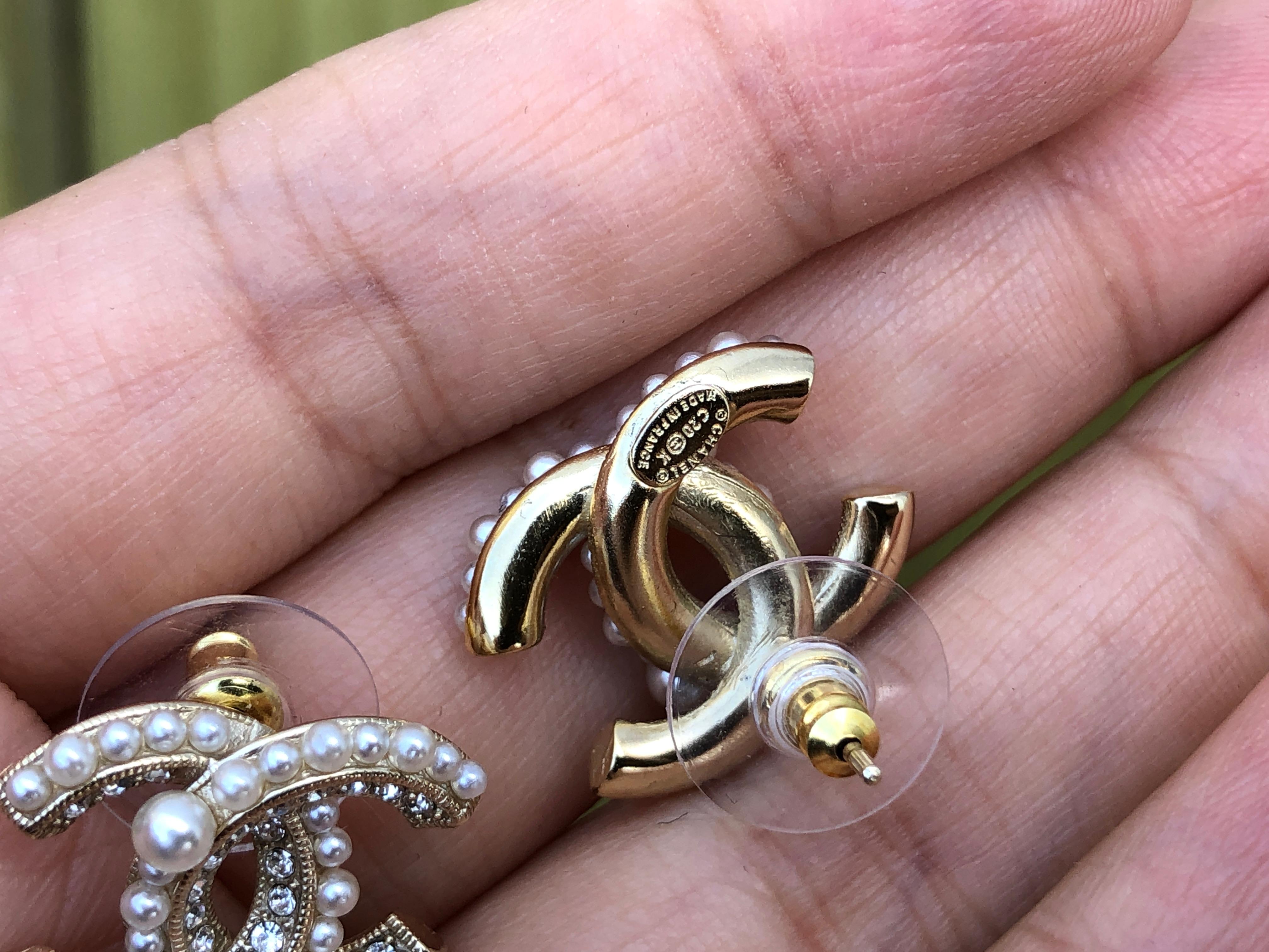 Women's or Men's Chanel CC Pearl Stud Earrings