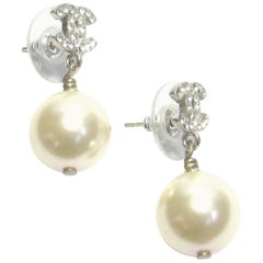 CHANEL CC Pearly Pearls Stud Earrings