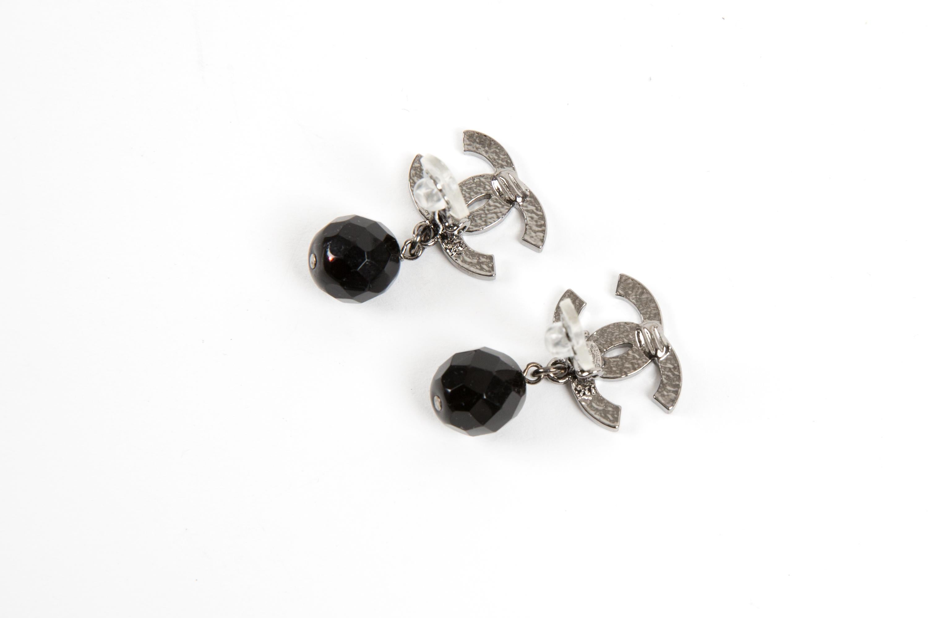 Chanel CC Pendant Black Bead Clip-On Earrings For Sale 1