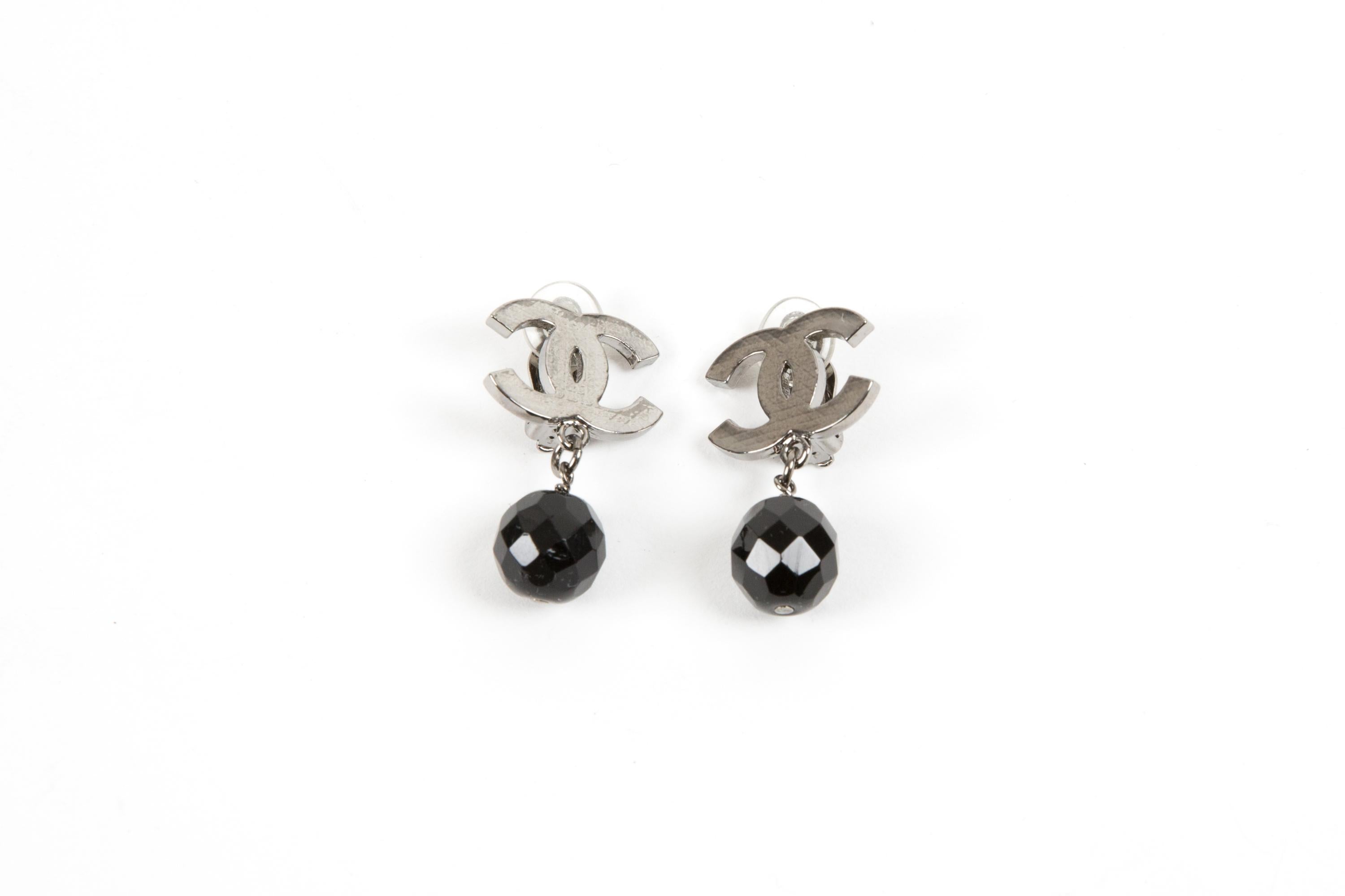 Chanel CC Pendant Black Bead Clip-On Earrings For Sale 2
