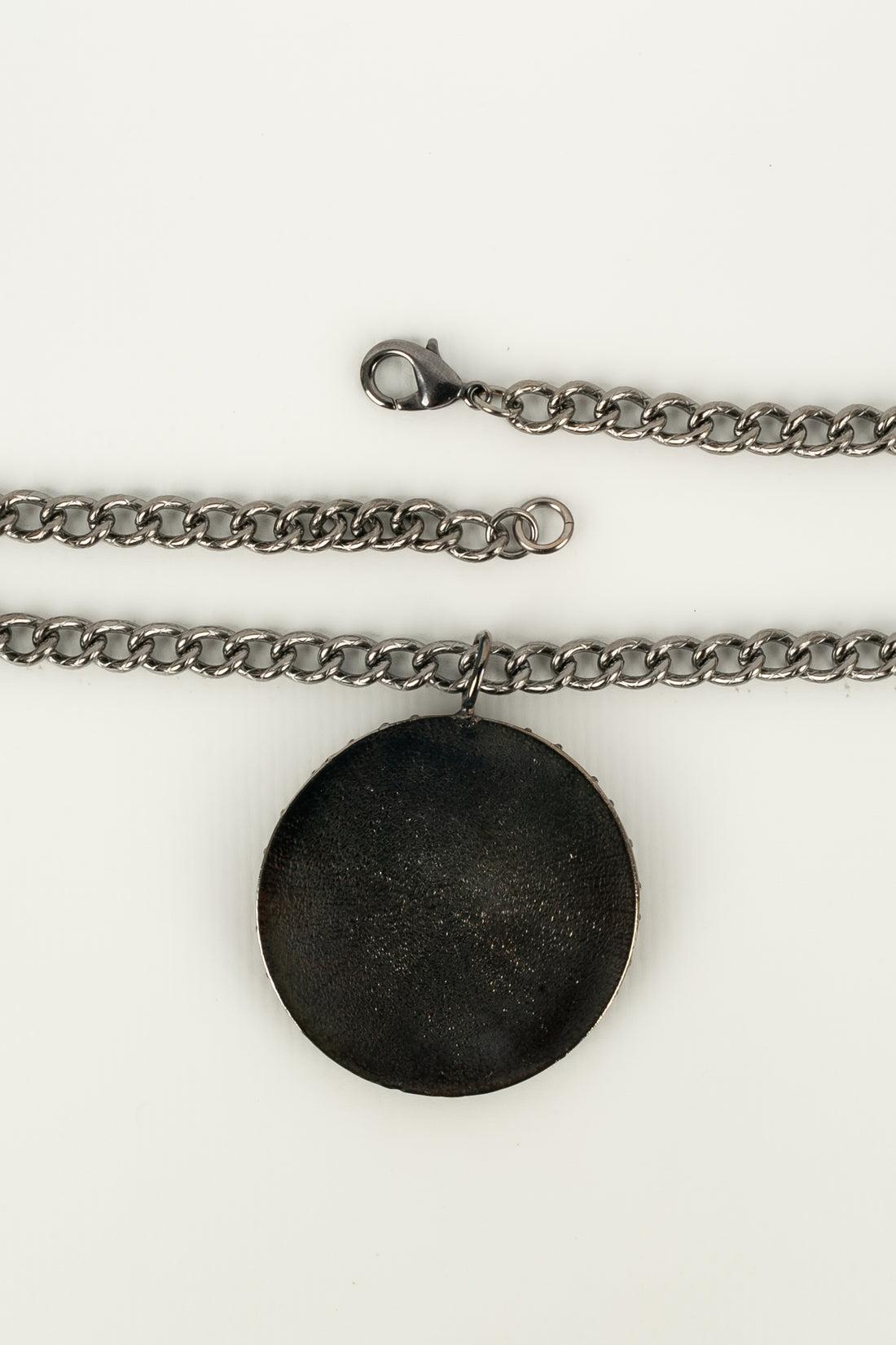 Chanel CC Pendant Necklace in Dark Silver-Plated Metal For Sale 3