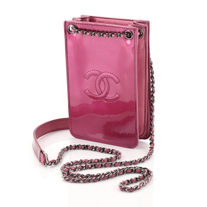 Chanel CC Phone Holder Crossbody Bag Patent In Good Condition In NY, NY