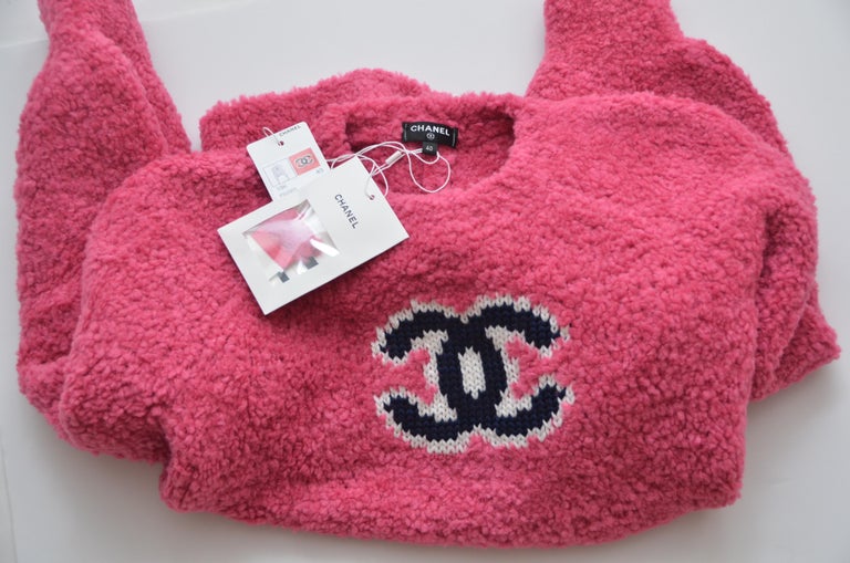 𓃭 on X: Chanel pink shirt  / X