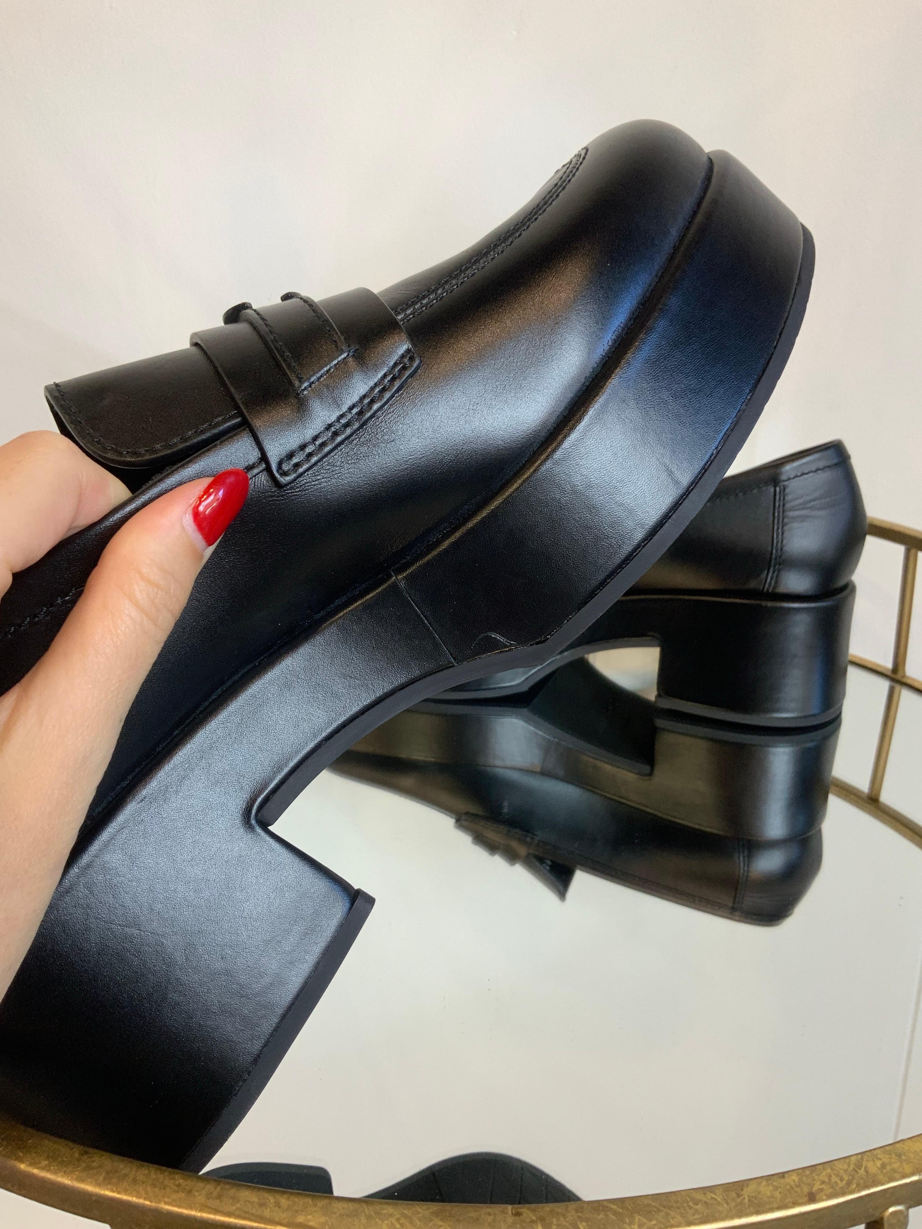 Women's or Men's Chanel CC Platform 2022 Loafer For Sale