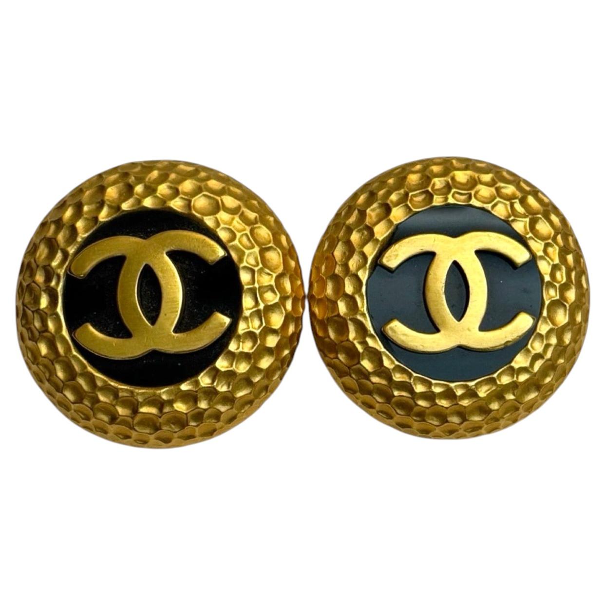 Chanel CC pleated gold clip on earrings For Sale