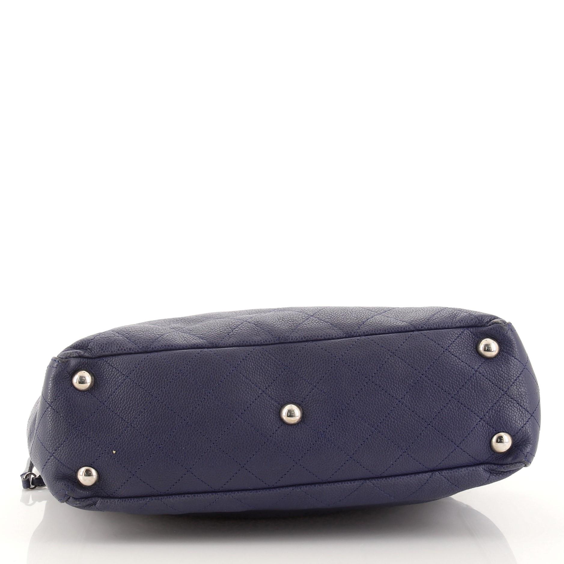Chanel CC Tasche Hobo Gesteppt Kaviar Medium im Zustand „Gut�“ in NY, NY