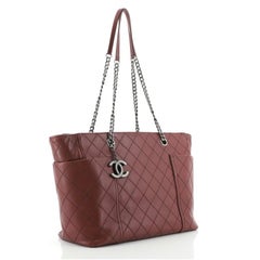 Chanel CC Tasche mit Reißverschluss und Kette Tote aus genähtem Kalbsleder Medium