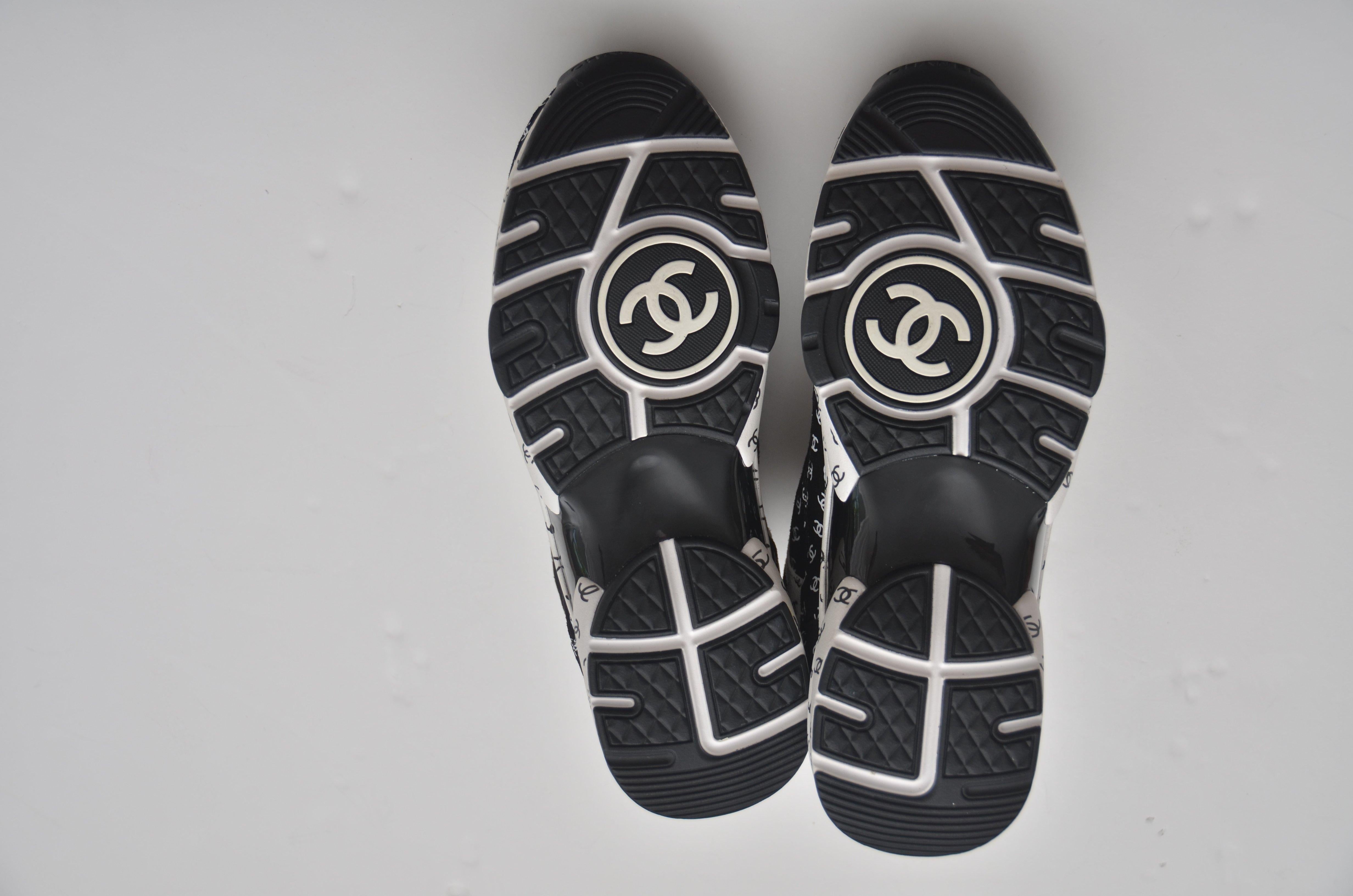 Femenino o masculino Chanel Zapatillas con estampado CC  NUEVO  Talla 39 en venta