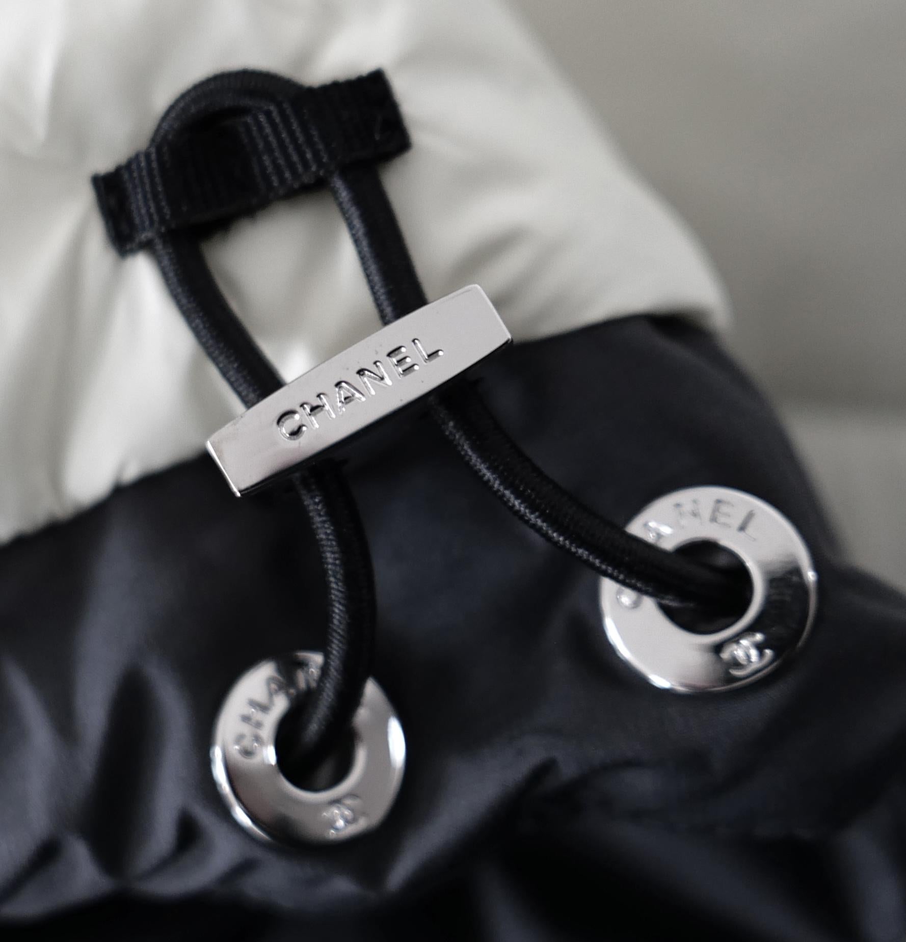 Chanel CC Pufferjacke Coco Neige 2021 im Angebot 8