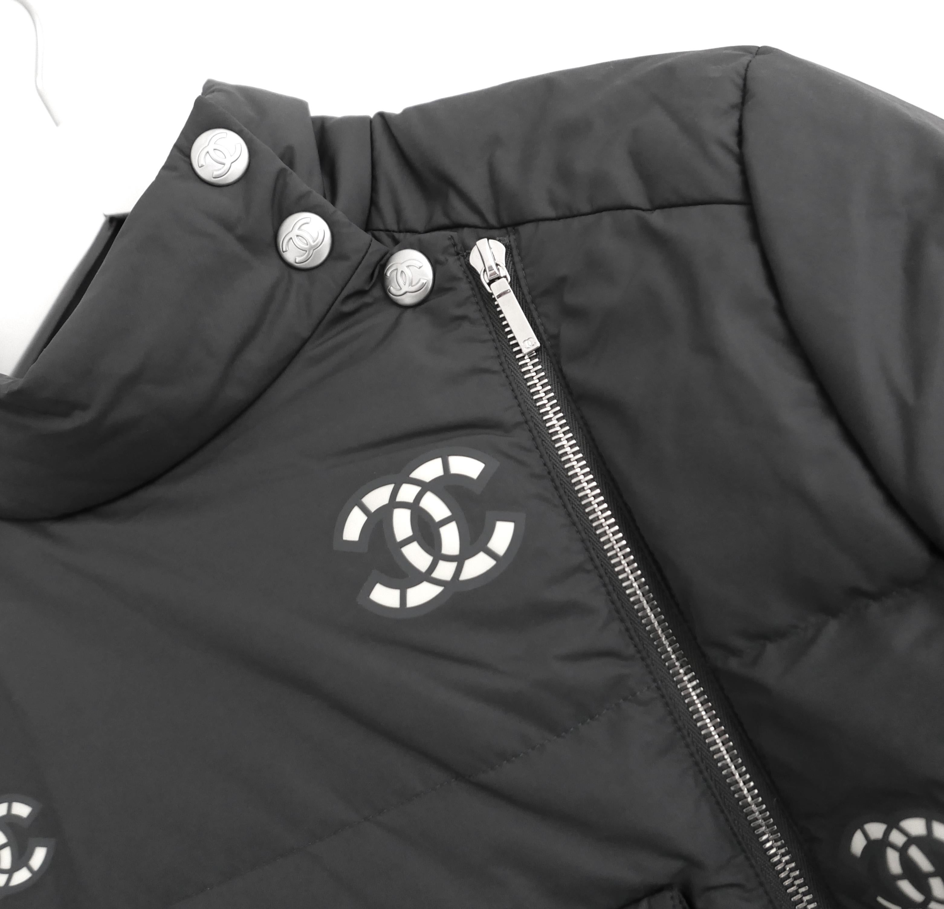 Chanel CC Pufferjacke Coco Neige 2021 (Schwarz) im Angebot