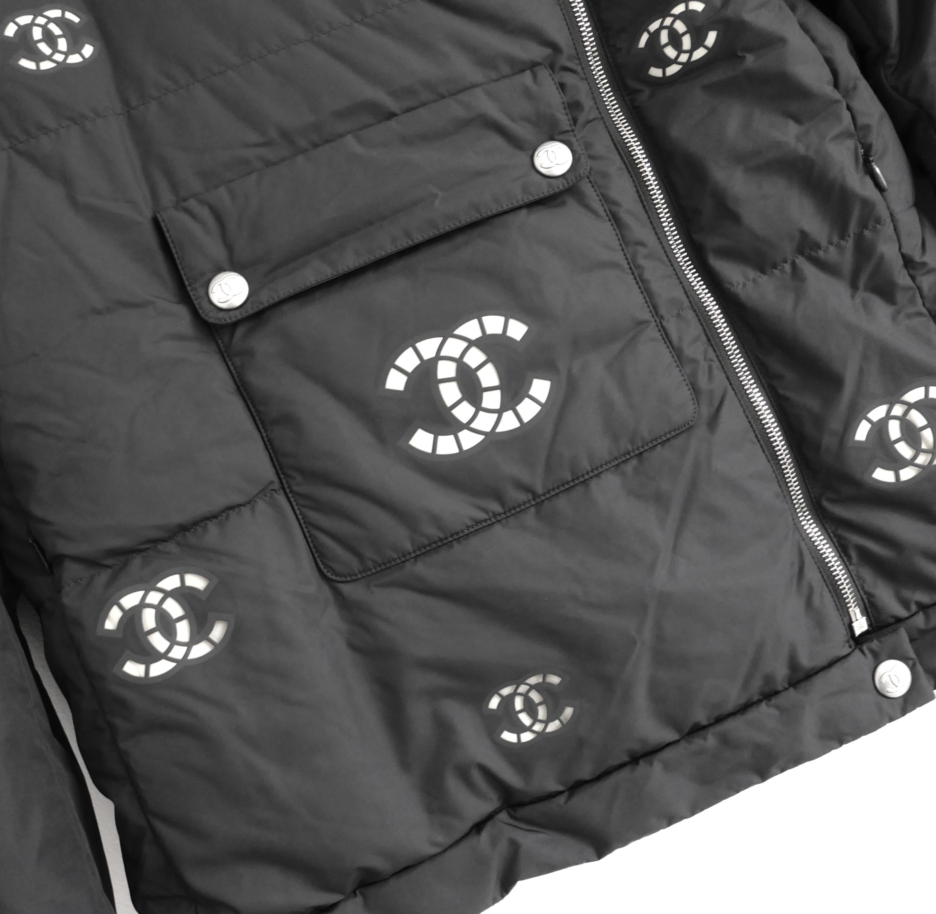 Chanel CC Pufferjacke Coco Neige 2021 im Zustand „Neu“ im Angebot in London, GB