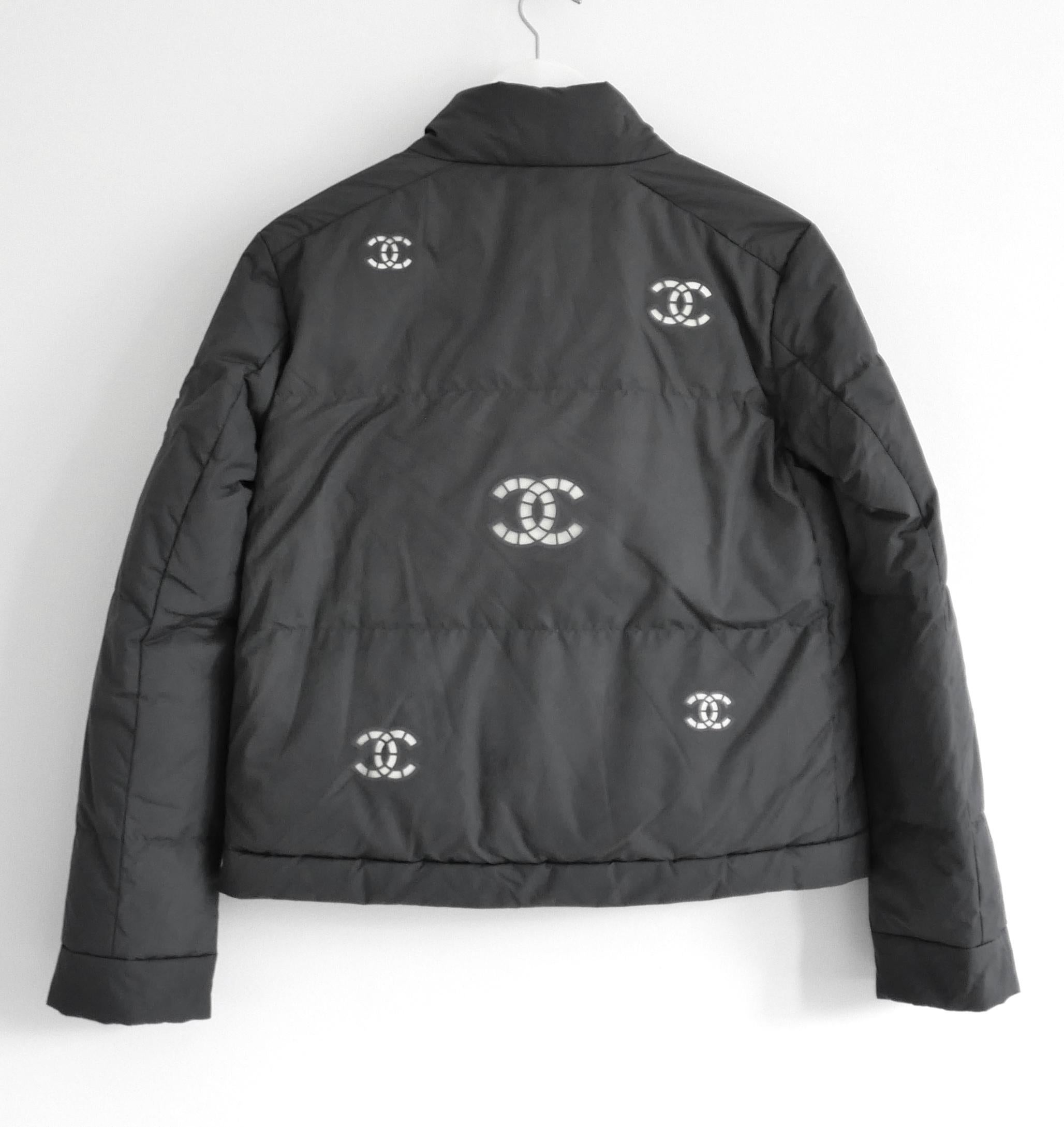 Chanel CC Pufferjacke Coco Neige 2021 im Angebot 1