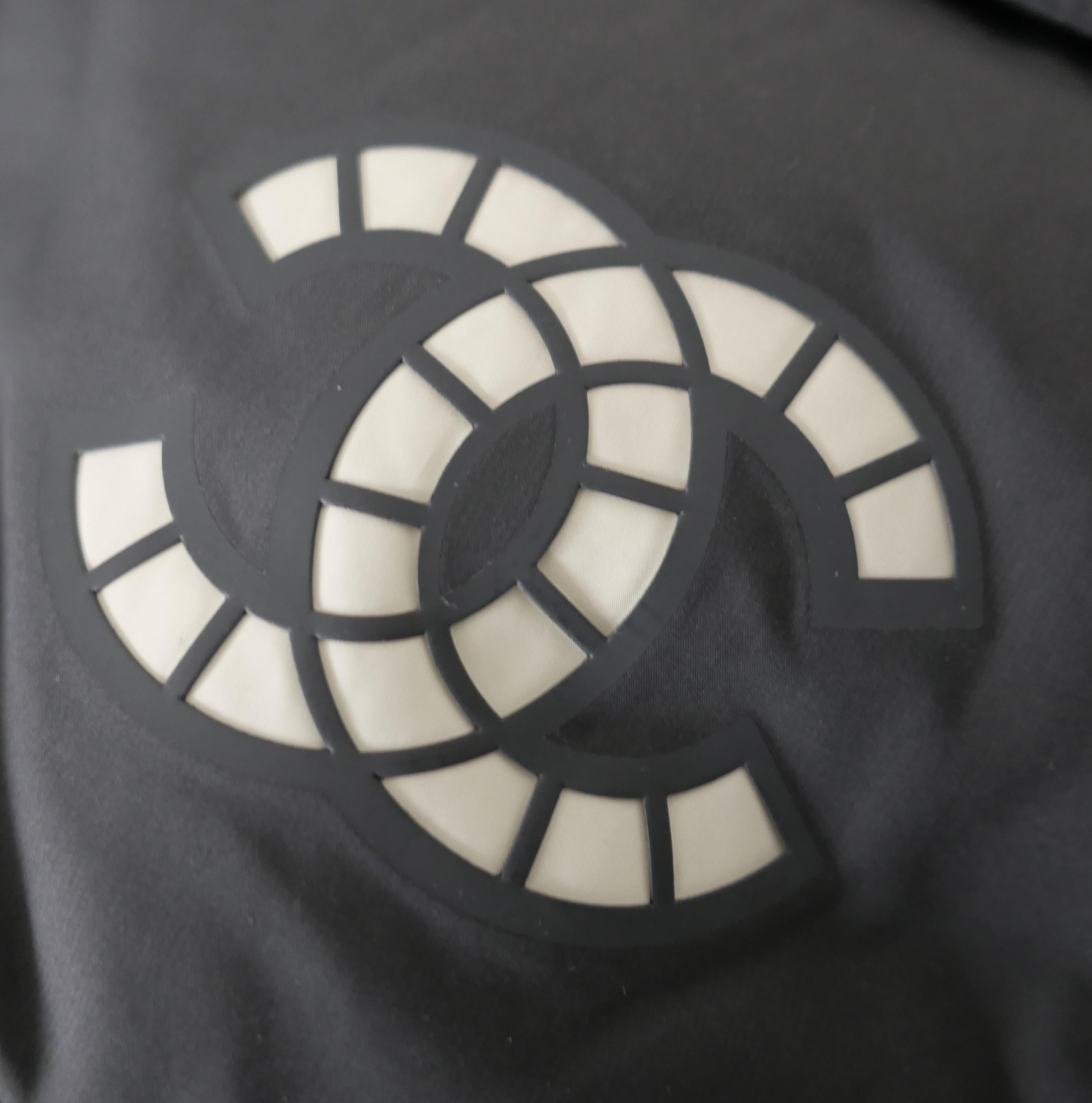 Chanel CC Pufferjacke Coco Neige 2021 im Angebot 2