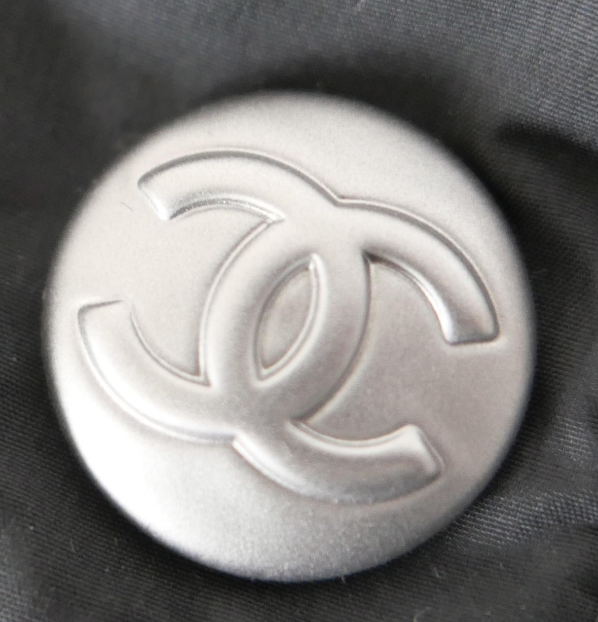 Chanel CC Pufferjacke Coco Neige 2021 im Angebot 3