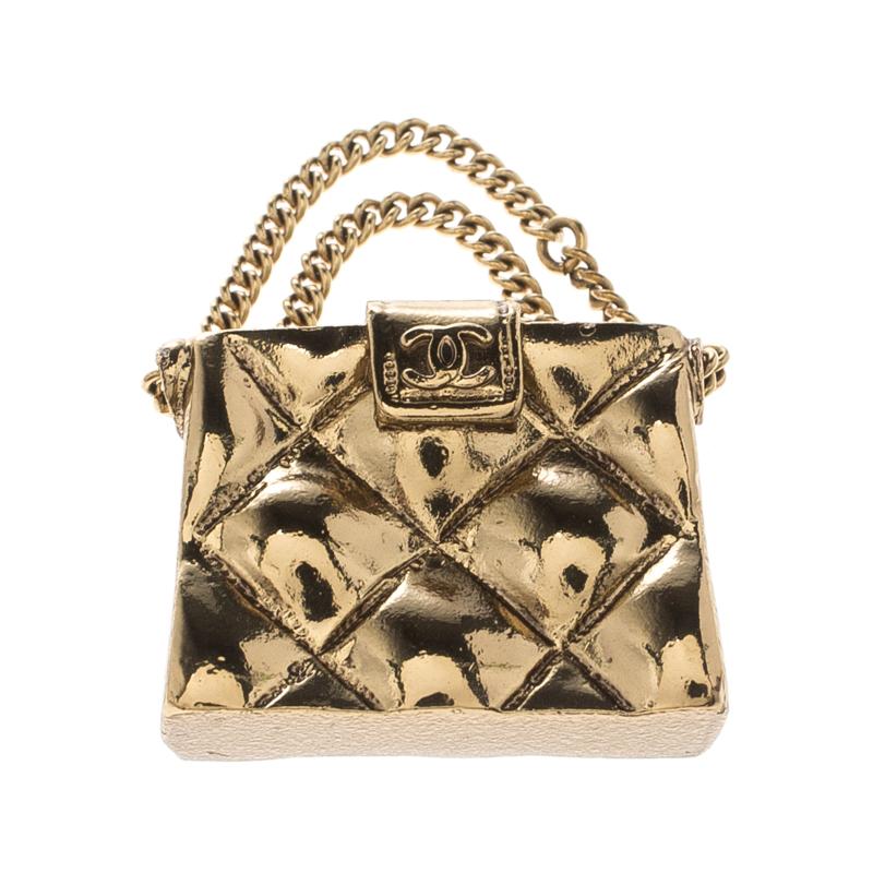 Chanel’s bags are a symbol of luxury and everything fine that ever existed. In a miniature form comes this brooch bag made from gold-tone metal. It is detailed the signature quilt, a CC flap and chain handles. With a pin fastening at the back, it is