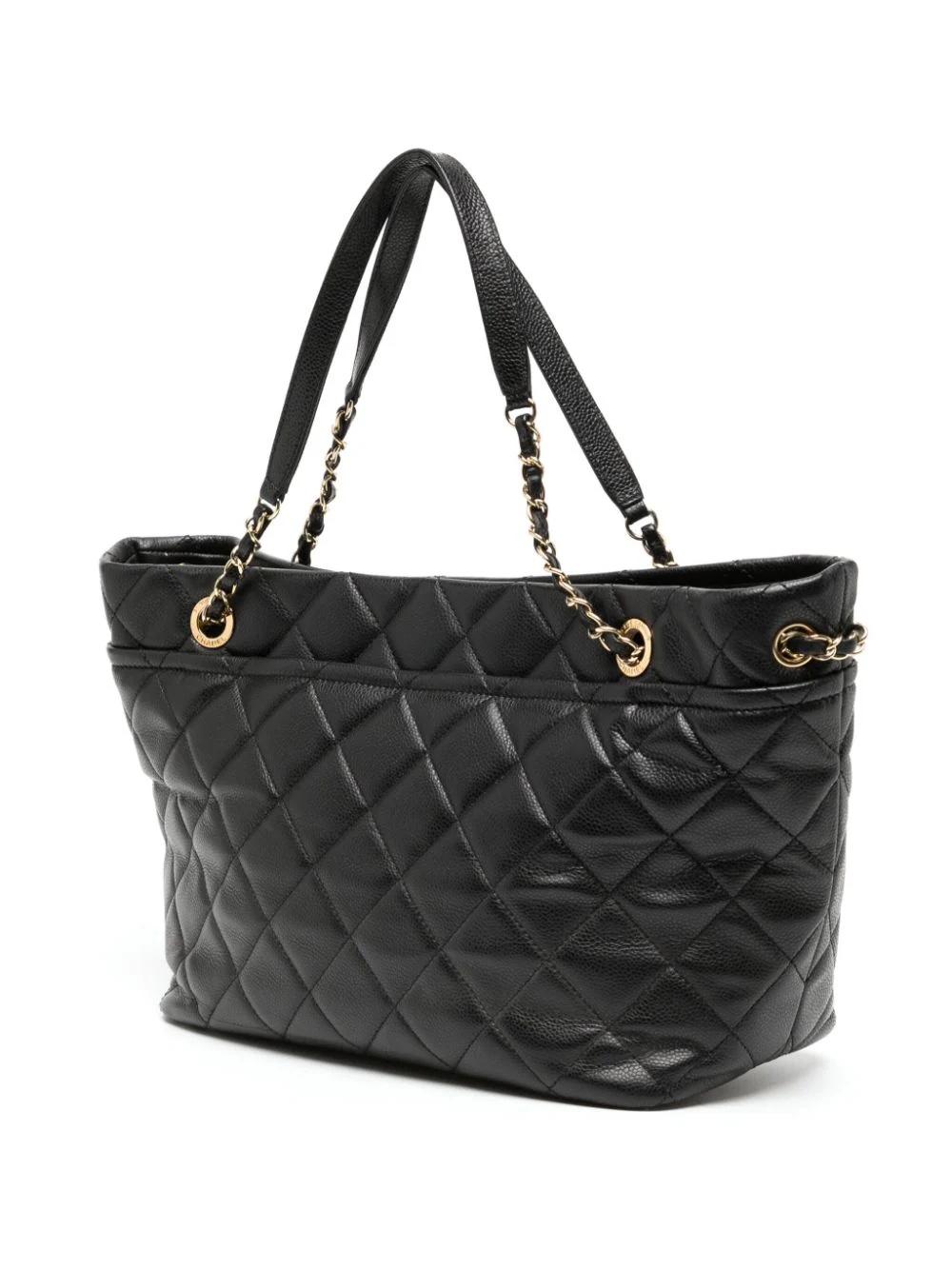 This timeless tote bag from Chanel is made of diamond-quilted caviar leather, showcasing the Maison's quintessential Parisian style. Its classic design features the hallmark interlocking CC logo on the front, making it an elegant piece that never