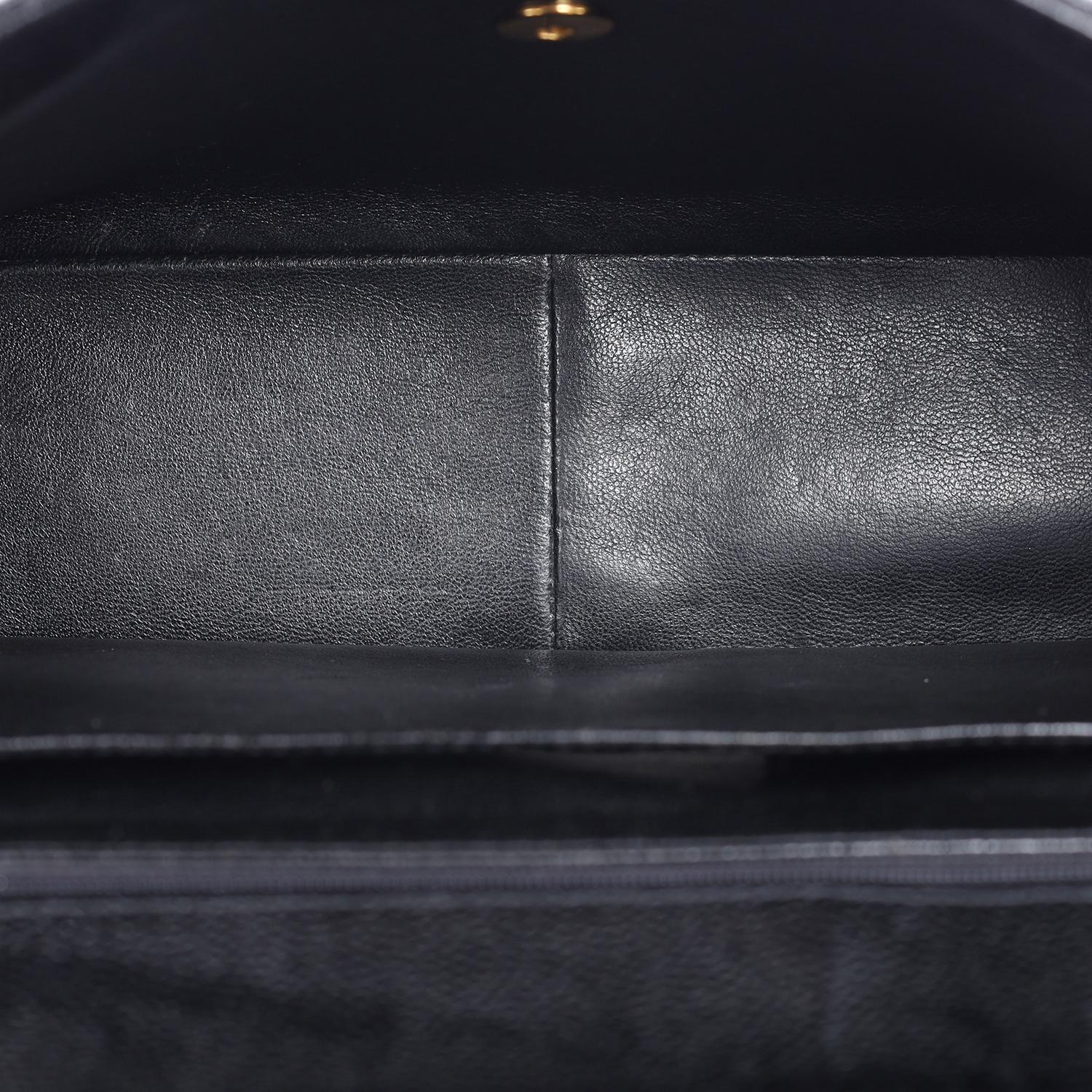 Chanel CC Quilted Jumbo Classic Caviar Leather Flap Bag Black For Sale 6