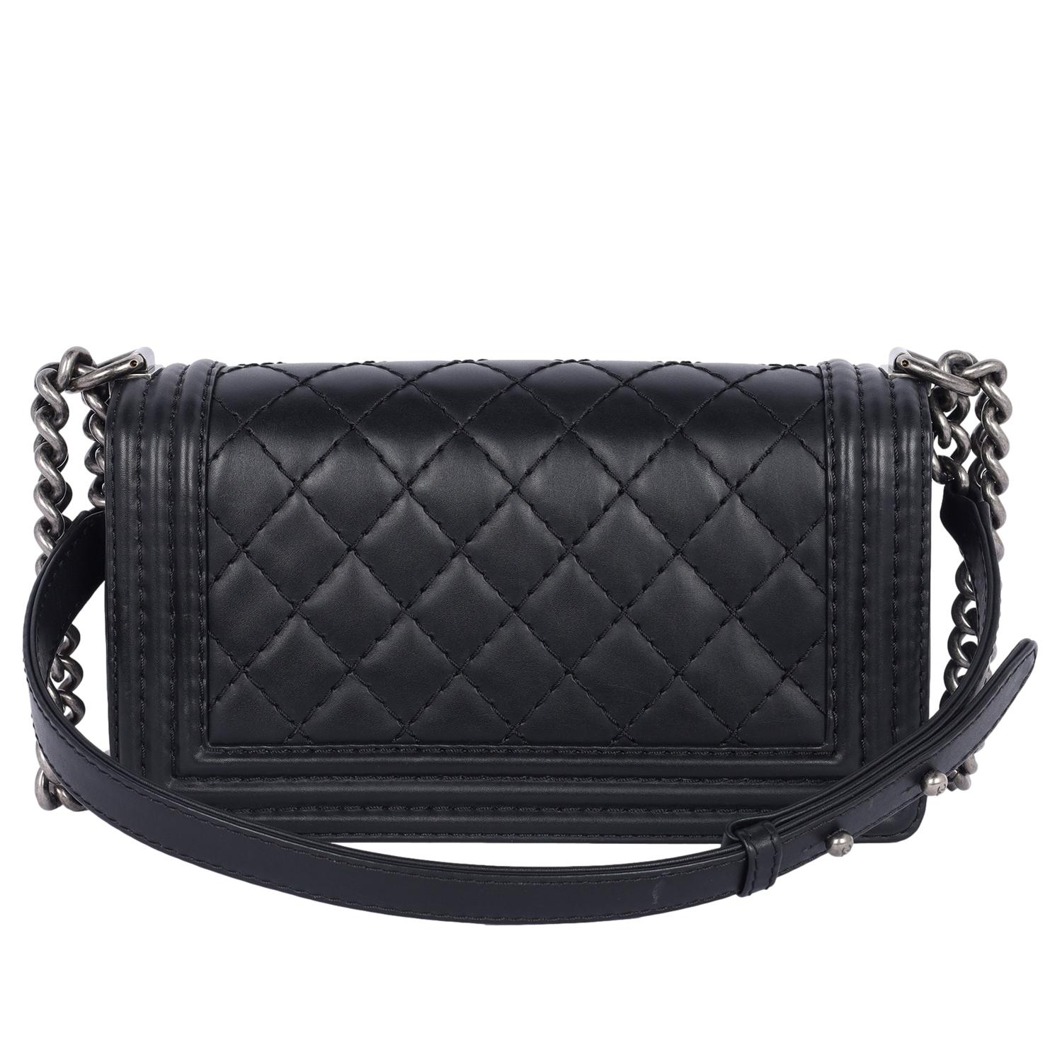 Chanel Bolso Boy de Piel Acolchado Negro Mediano Negro en Excelente estado para la venta en Salt Lake Cty, UT