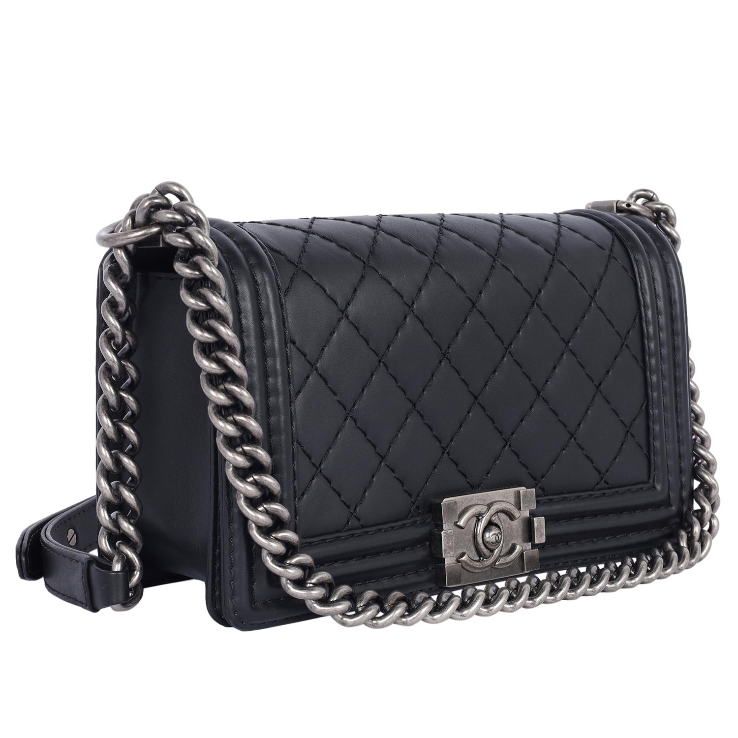 Chanel Bolso Boy de Piel Acolchado Negro Mediano Negro en venta 1