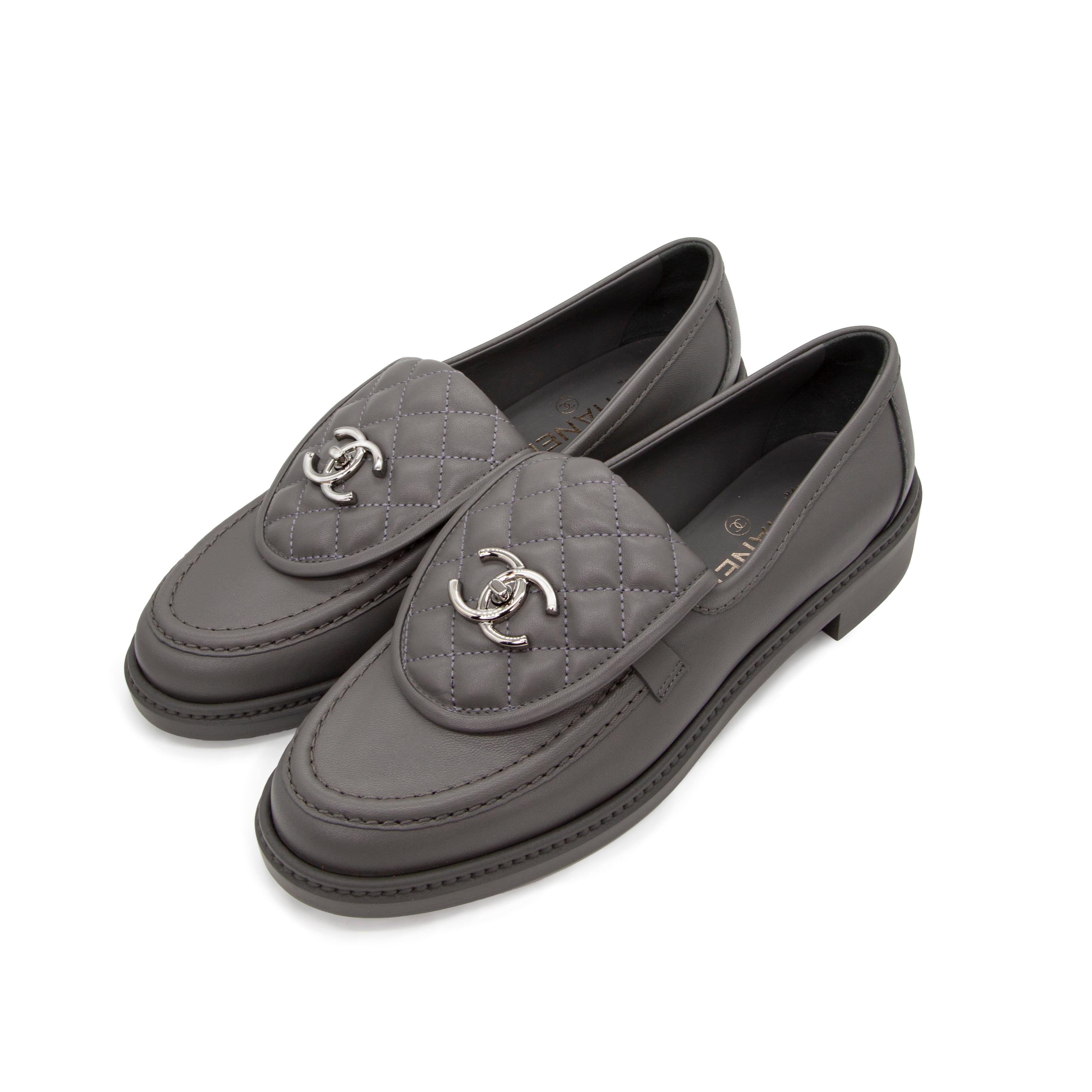 These Quilted Chanel Leather Loafers are the perfect piece of luxury for every day. Crafted from soft leather in grey featuring the iconic interlocking CC logo and diamond shape quilted detail. Size EU 40.5

Colour: Grey

Size: 40.5

Condition: