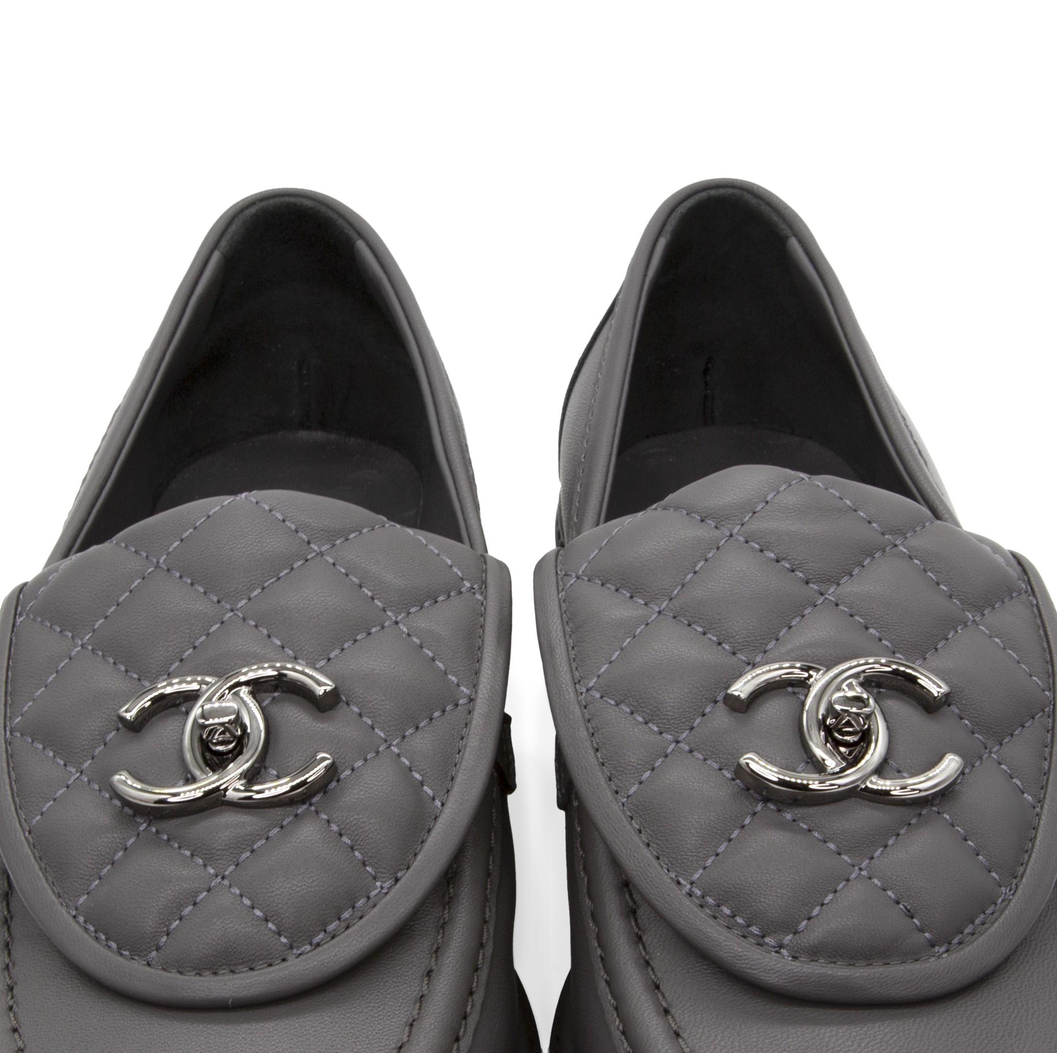 Chanel CC Quilted Leather Loafers In New Condition For Sale In London, GB