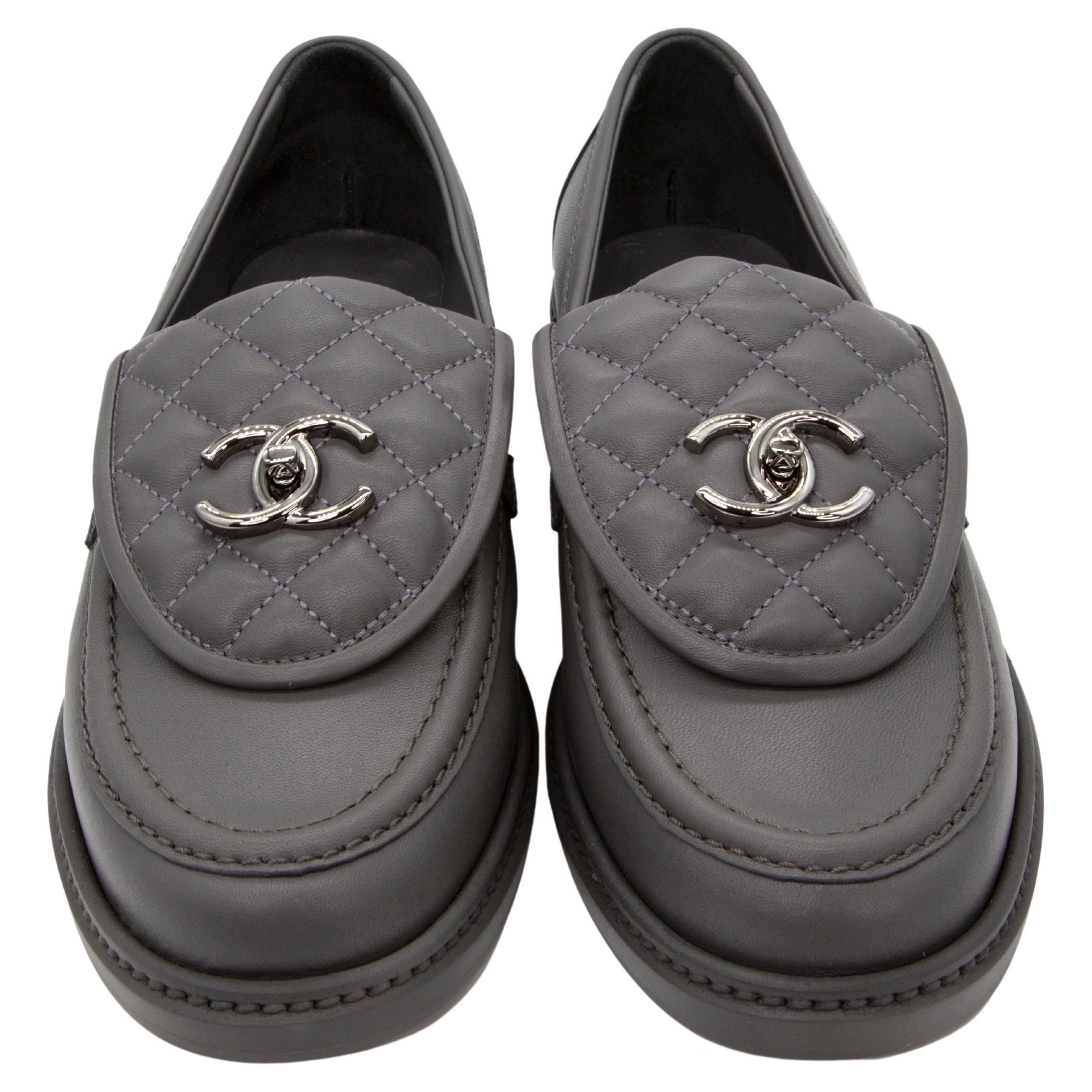 Mocassini Chanel CC in pelle trapuntata
