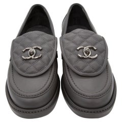 Mocassini Chanel CC in pelle trapuntata