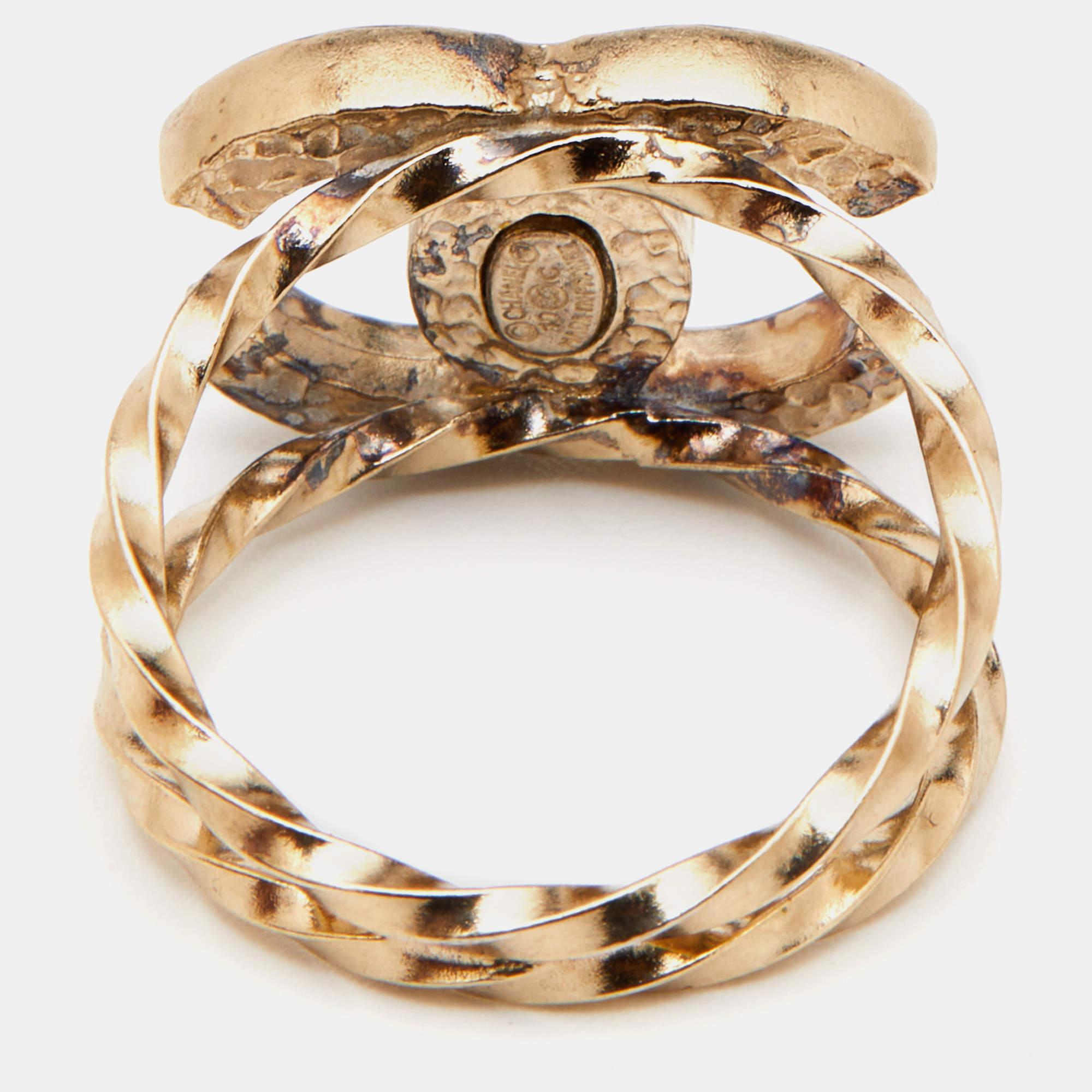 Um Ihre Finger auf die eleganteste Weise zu schmücken, bringen wir Ihnen diesen Designer-Ring. Er wurde aus hochwertigen MATERIALEN gefertigt und wird Ihren Look sofort aufwerten.

