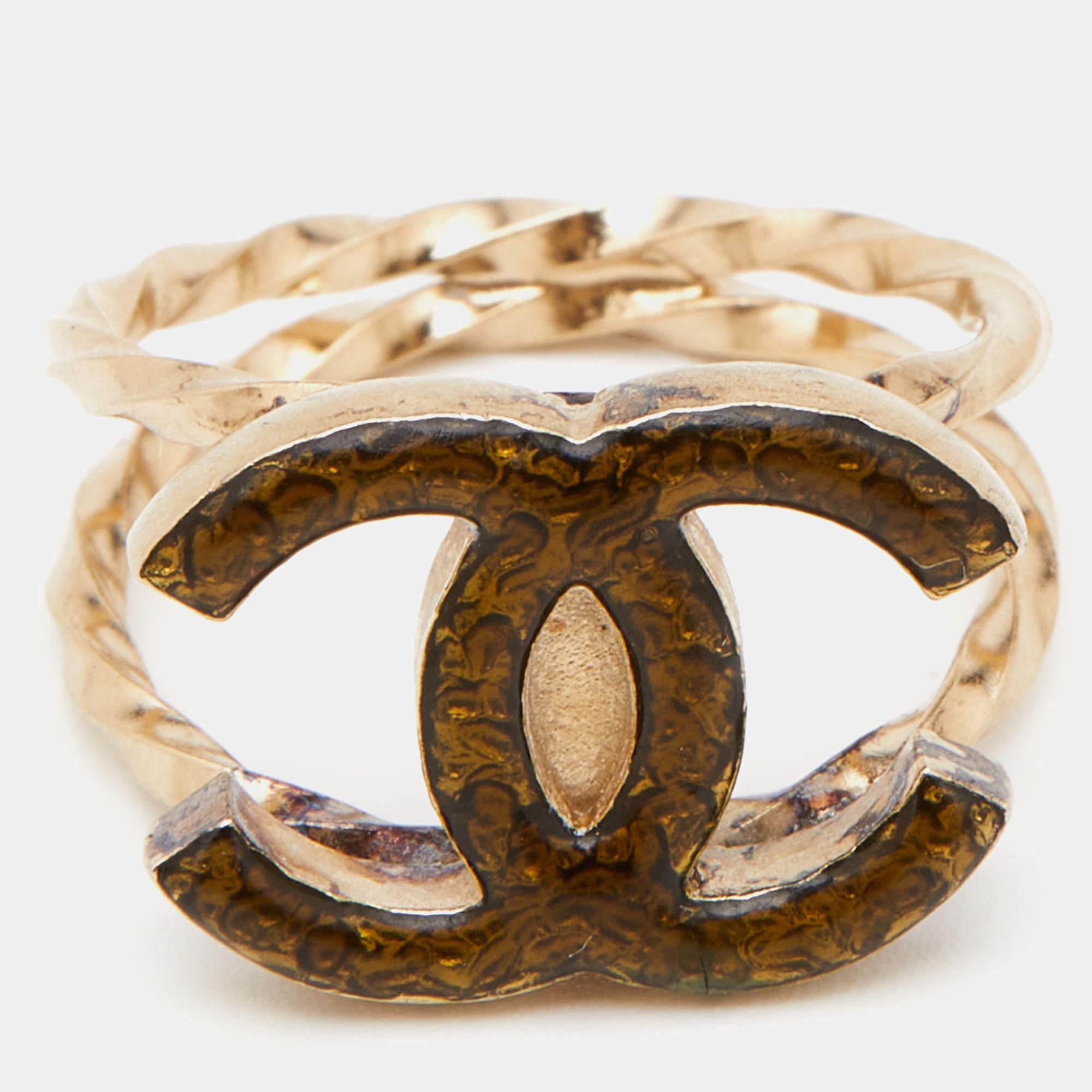 Chanel CC Goldfarbener Ring aus Harz, Größe 53 Damen im Angebot