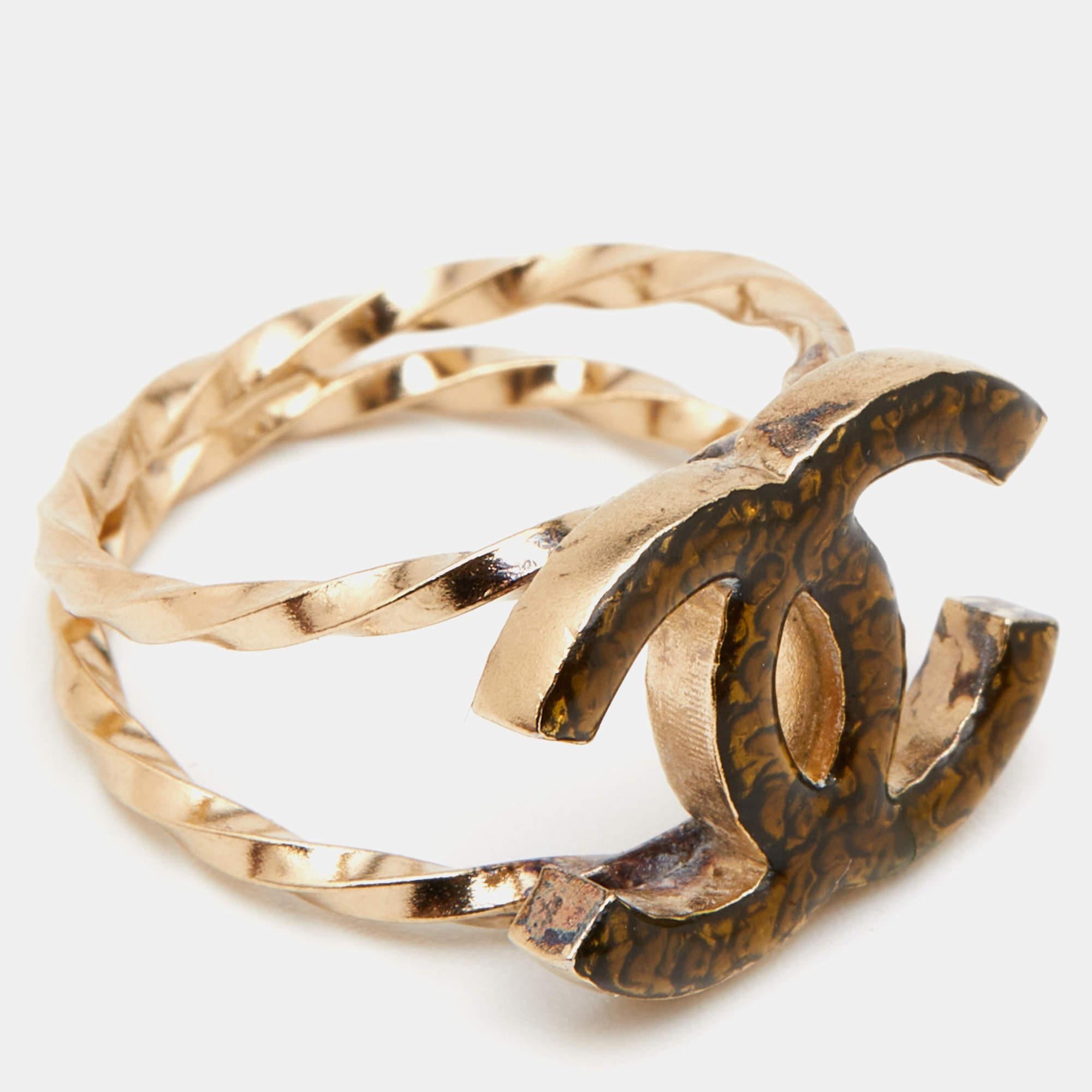 Chanel CC Goldfarbener Ring aus Harz, Größe 53 im Angebot 1
