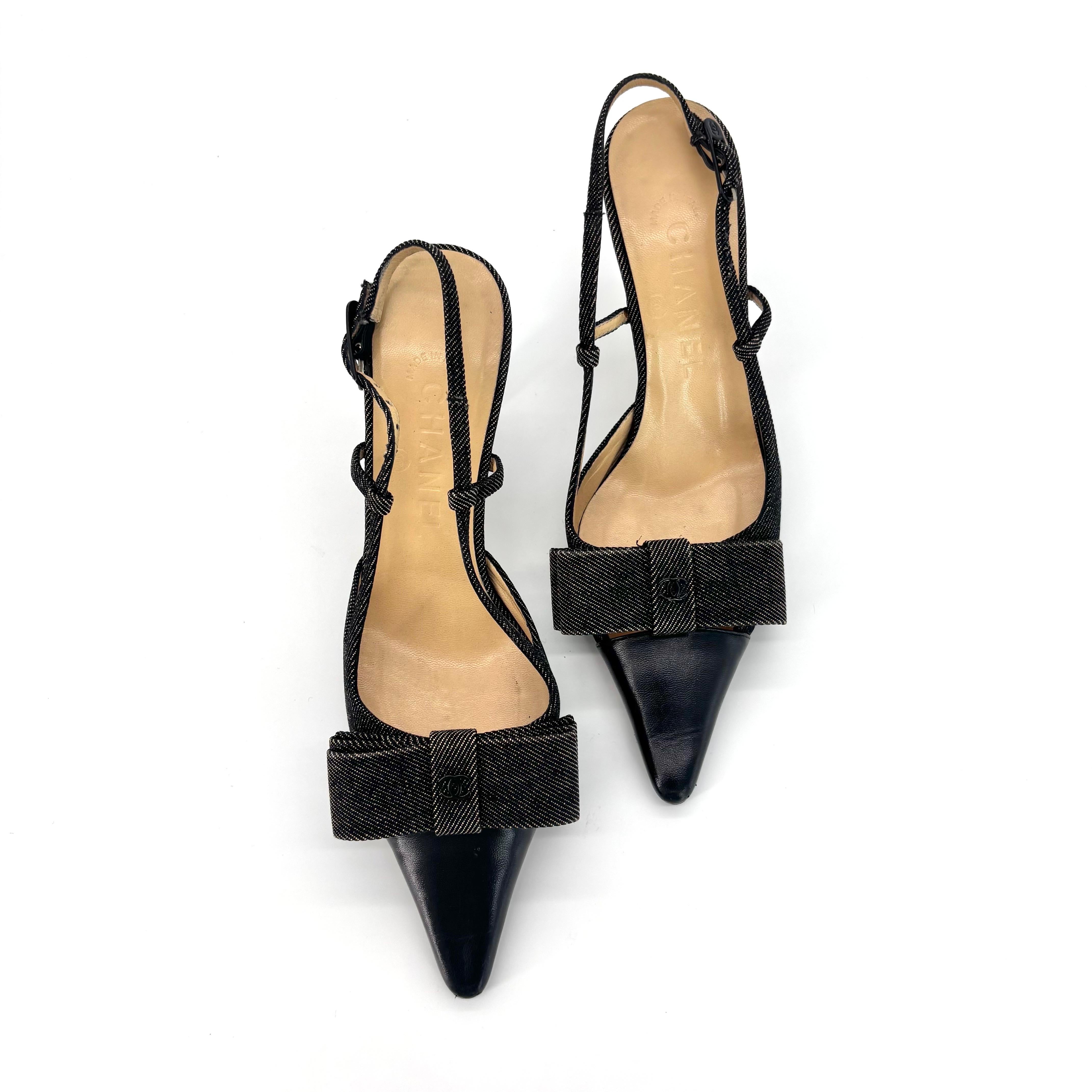 Chanel CC Retro Vintage Lagerfeld Bow Schwarz Denim Slingback Pointed Toe Pumps 35 Damen im Angebot
