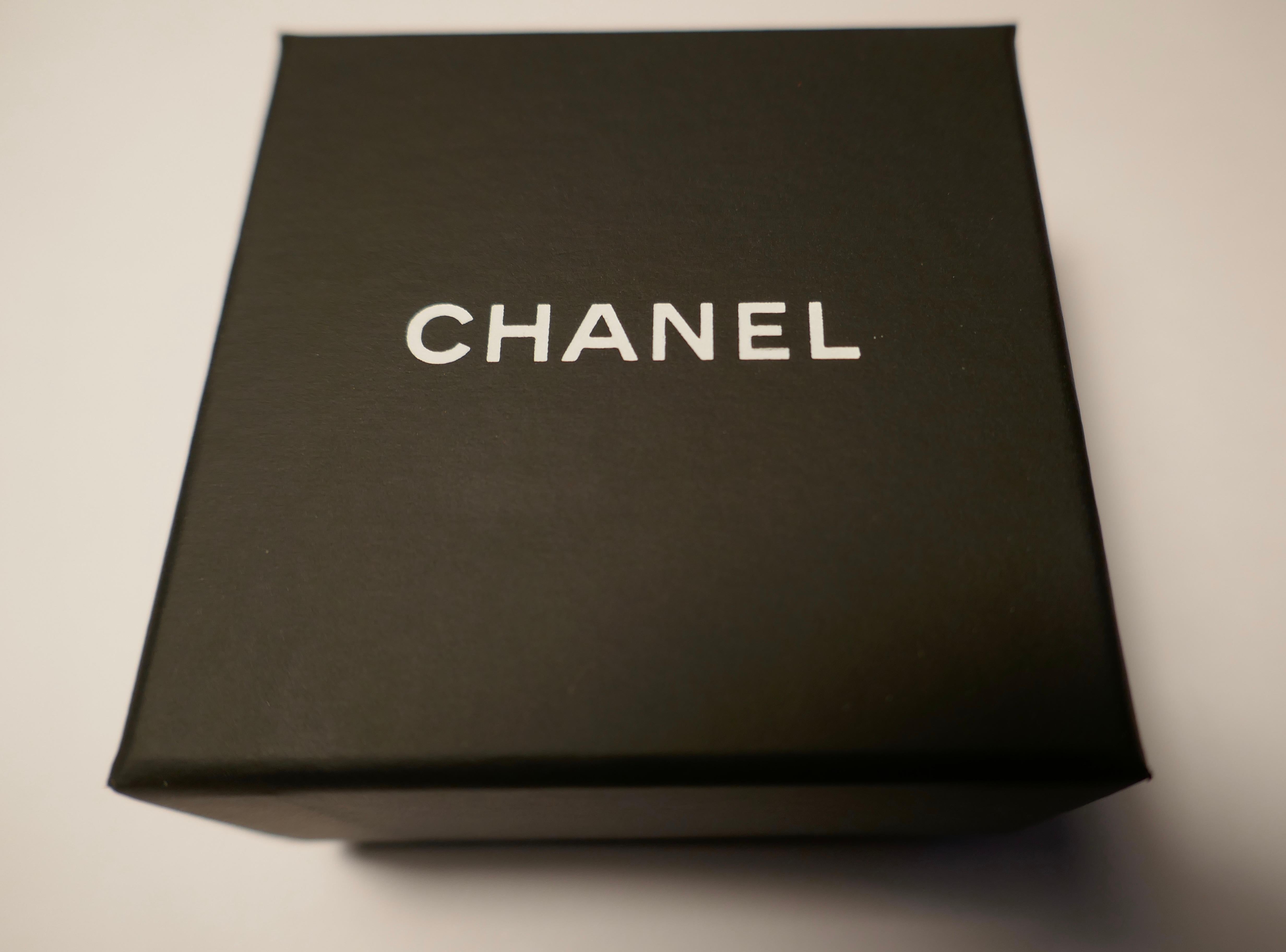 chanel large pearl earrings