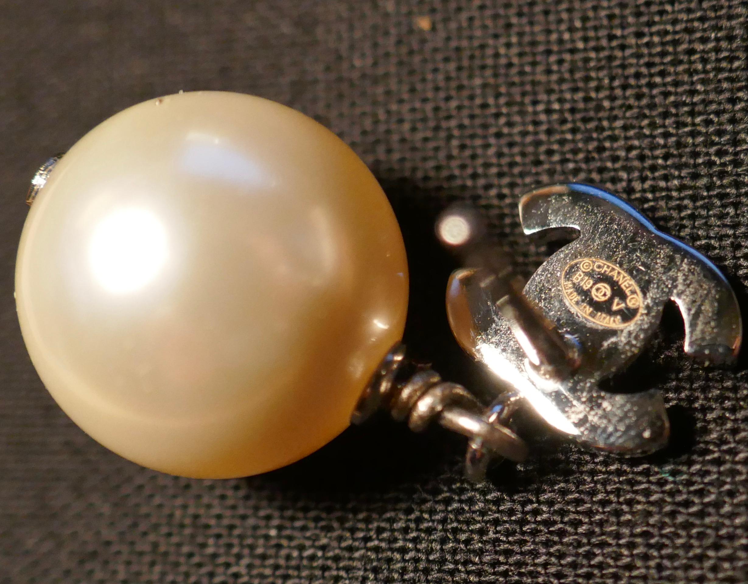 Women's Chanel CC Rhinestone Crystal Earrings with Large Pearl Pendant Drop