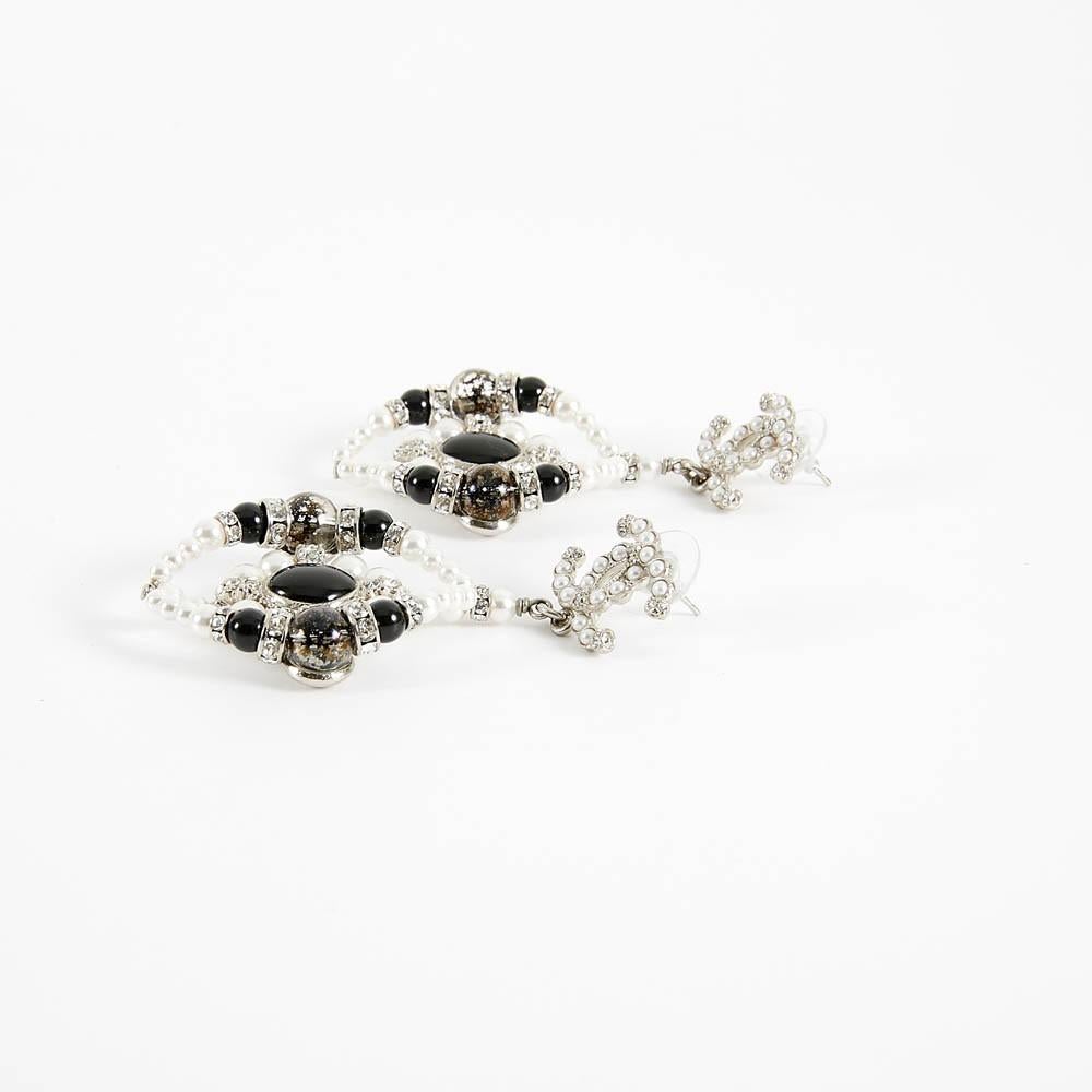 Chanel CC Rhinestones Imitation Pearls Pendant Earrings In Excellent Condition In Paris, FR