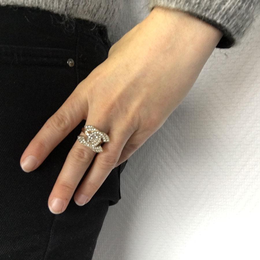 CHANEL CC Ring in Gilt Metal set with Swarovski Rhinestones Size 52 In New Condition In Paris, FR