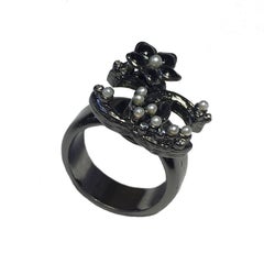 CHANEL CC Ring in Ruthenium, Pearls, Brilliants and Black Enamel Size 54FR