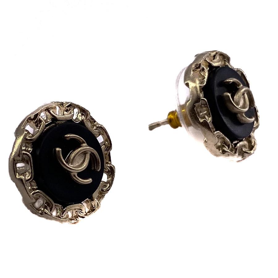 chanel round stud earrings