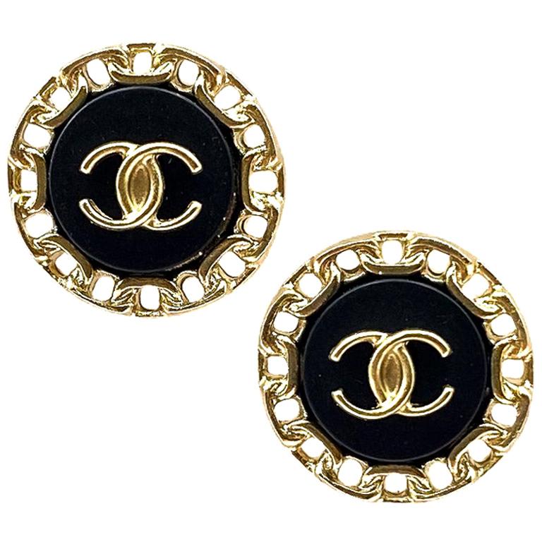 CHANEL 26S DOUBLE C LOGO ROUND STUD EARRINGS IN RED ENAMEL WITH GOLD CHAIN DETAIL 631909