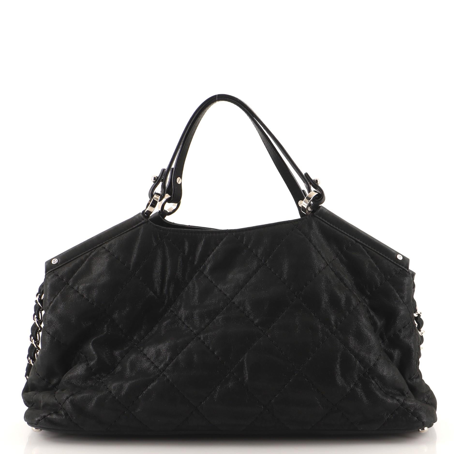 Chanel CC Sea Hit Tote trapuntata in pelle di vitello iridescente Small In condizioni discrete a NY, NY