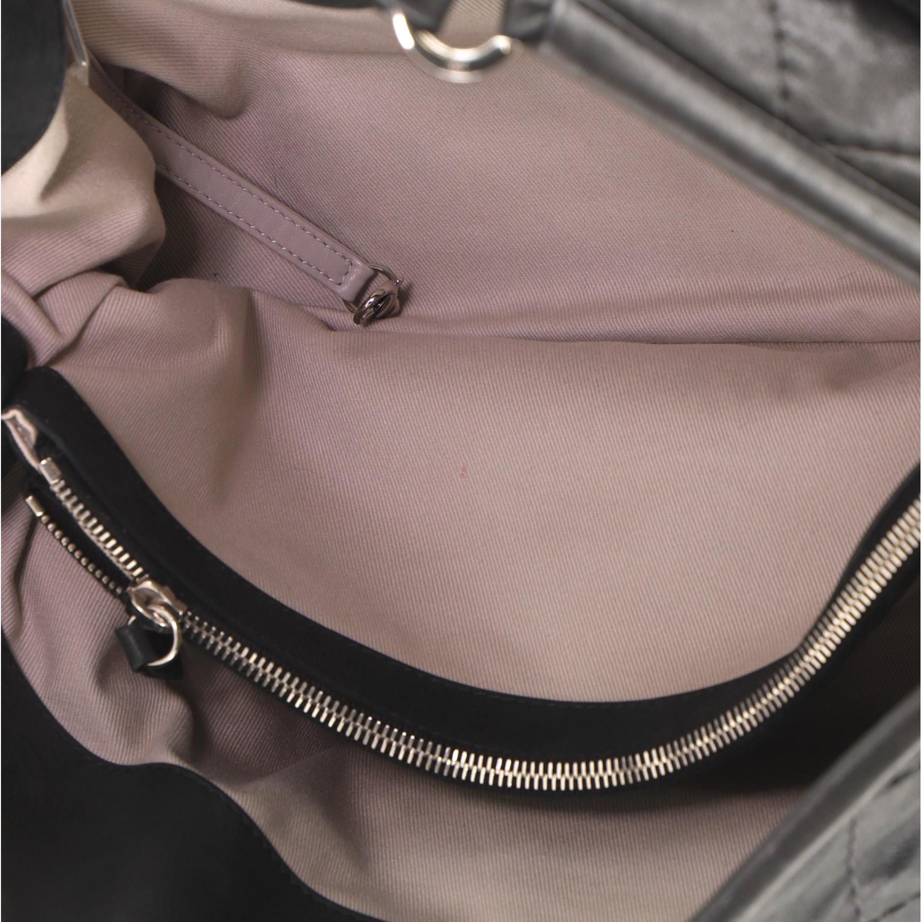 Chanel CC Sea Hit Tote trapuntata in pelle di vitello iridescente Small 1