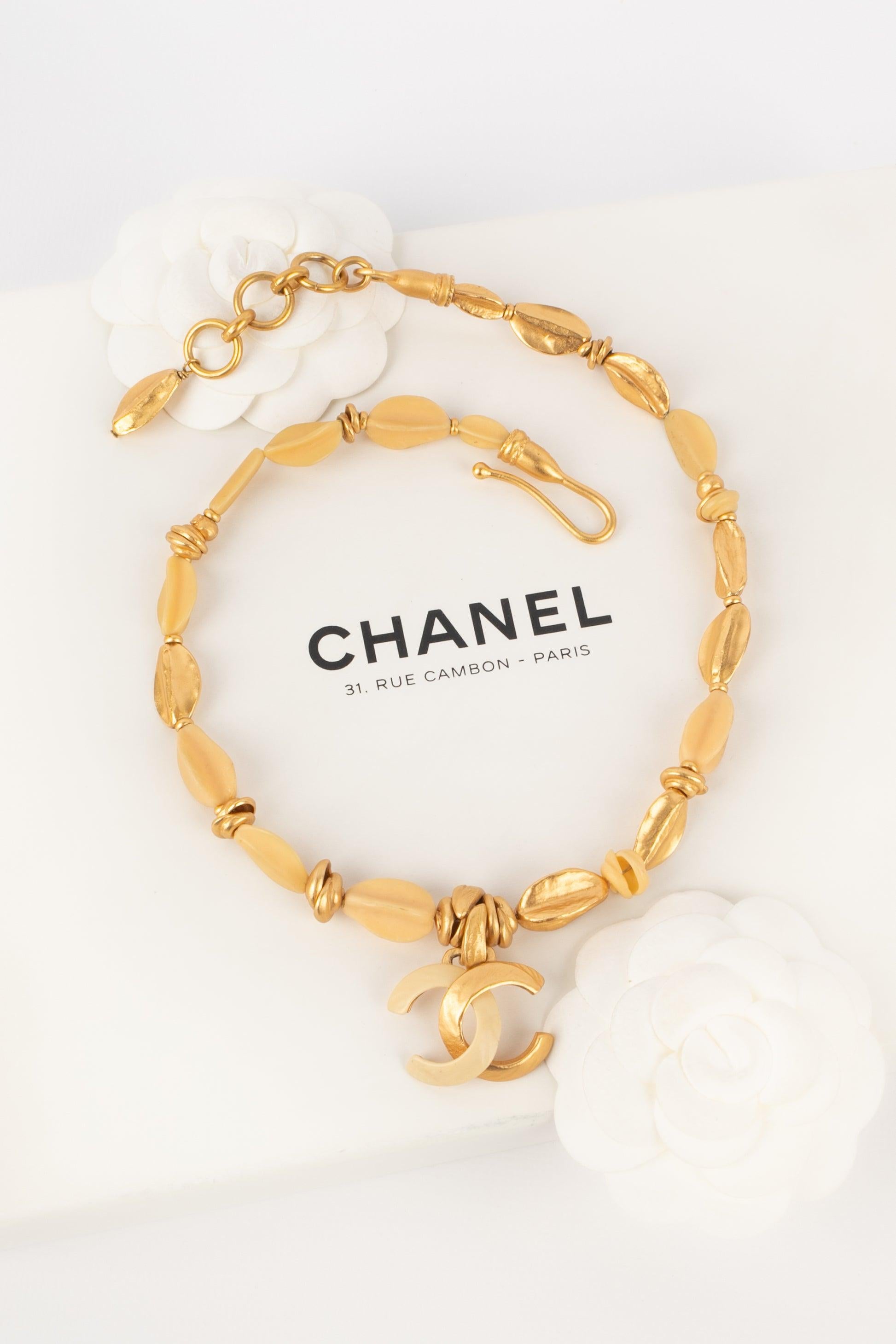 Chanel CC Short Golden Metal and Resin Necklace, 2000 For Sale 4