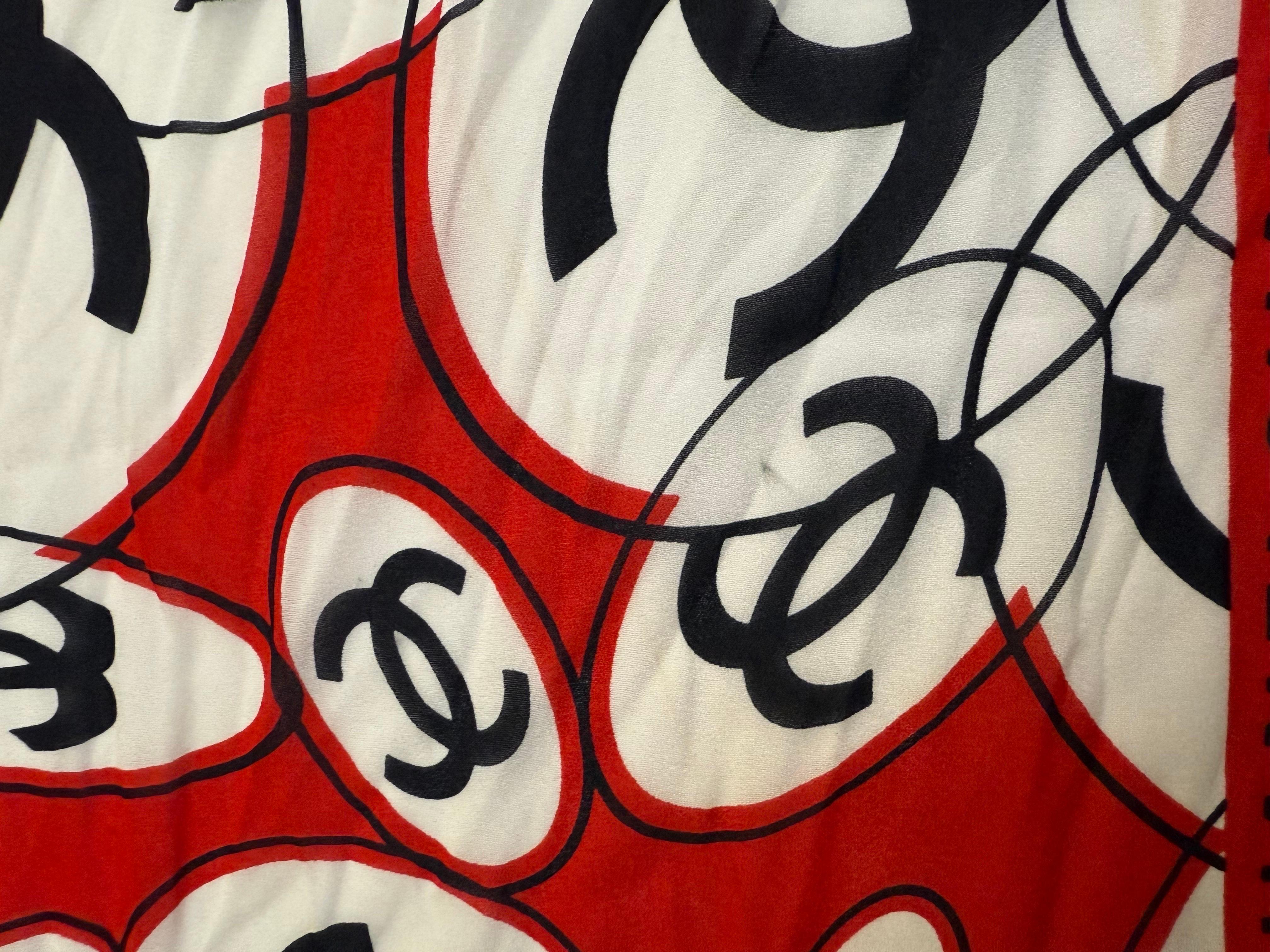 Chanel CC silk scarf In Excellent Condition In Sheung Wan, HK