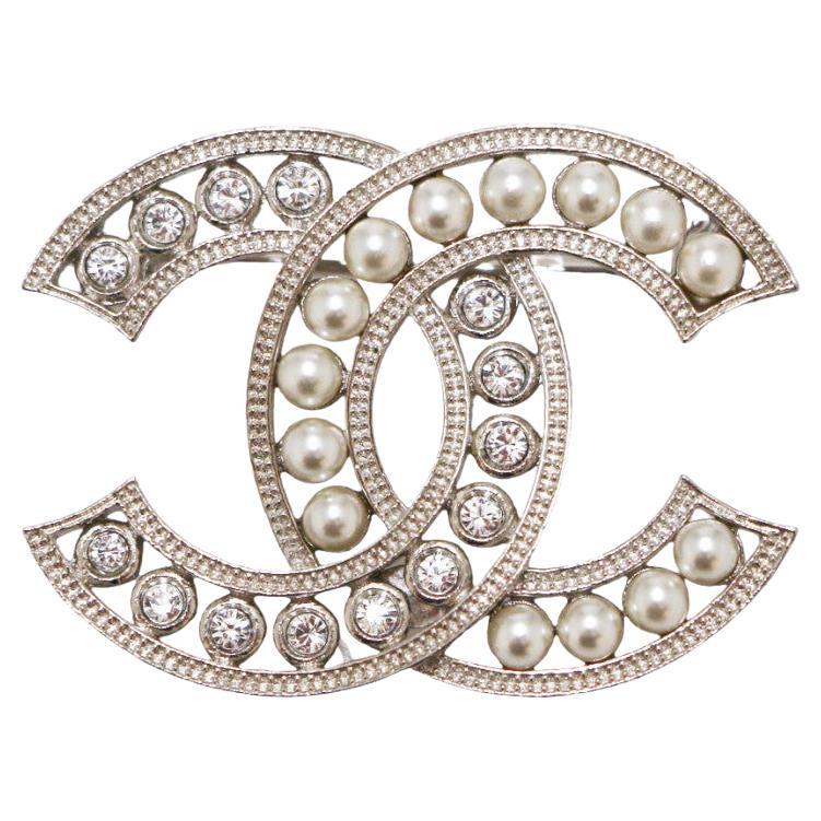 Chanel CC Silver Brooch With Rhinestones For Sale at 1stDibs
