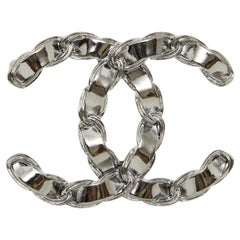 Chanel Silver Interlocking B/W CC Logo Key Chain – RETYCHE