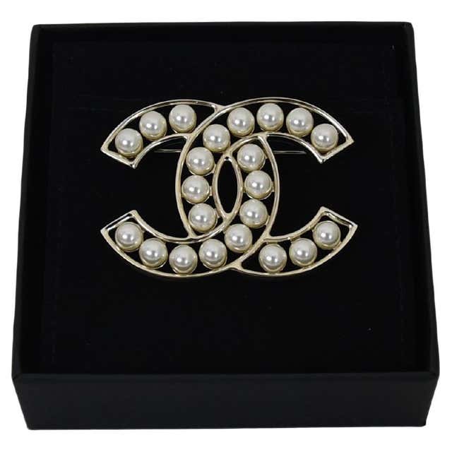 Antique Fashion Jewelry Brooches 2 858 For Sale At 1stdibs Antique Fashion Jewelry Brooches 2 858 For Sale At 1stdibs