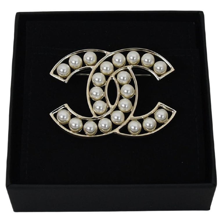Chanel Brooches - 182 For Sale at 1stDibs | black chanel brooch, chanel bee  brooch, chanel bow brooch